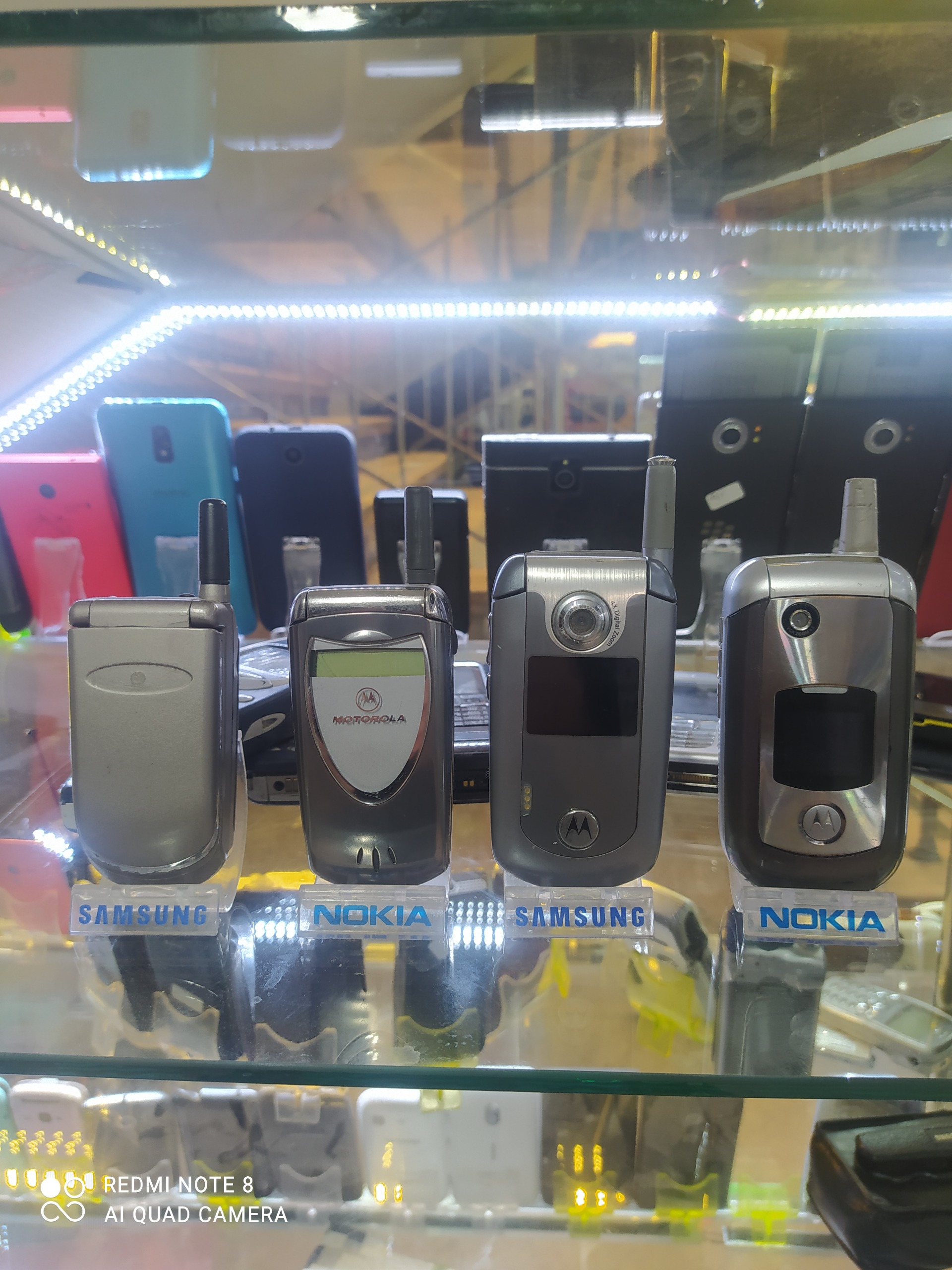 مزایده استثنایی گوشی های موتورولا نایاب و انتیک