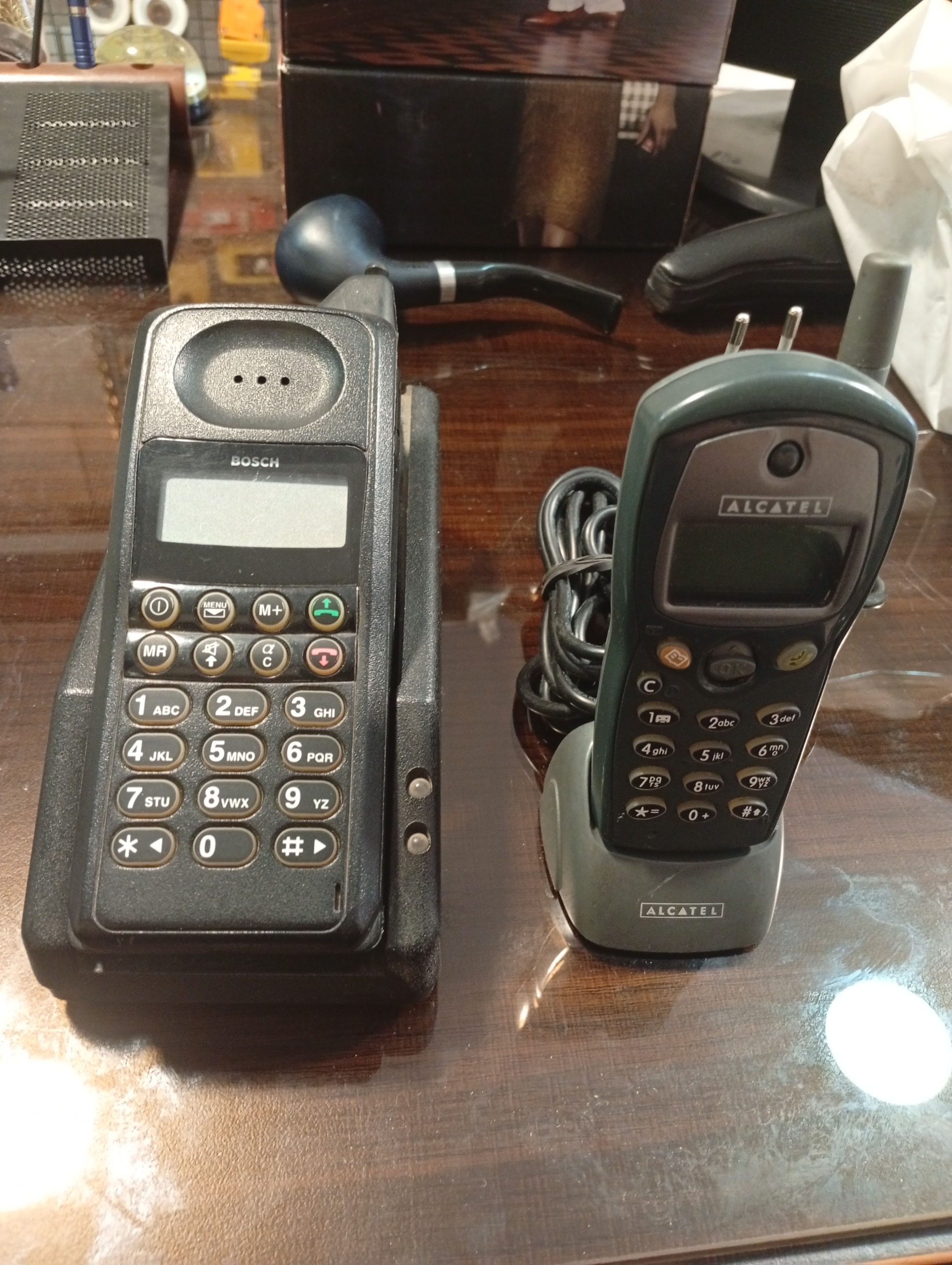 گوشی آلکاتل و بوش