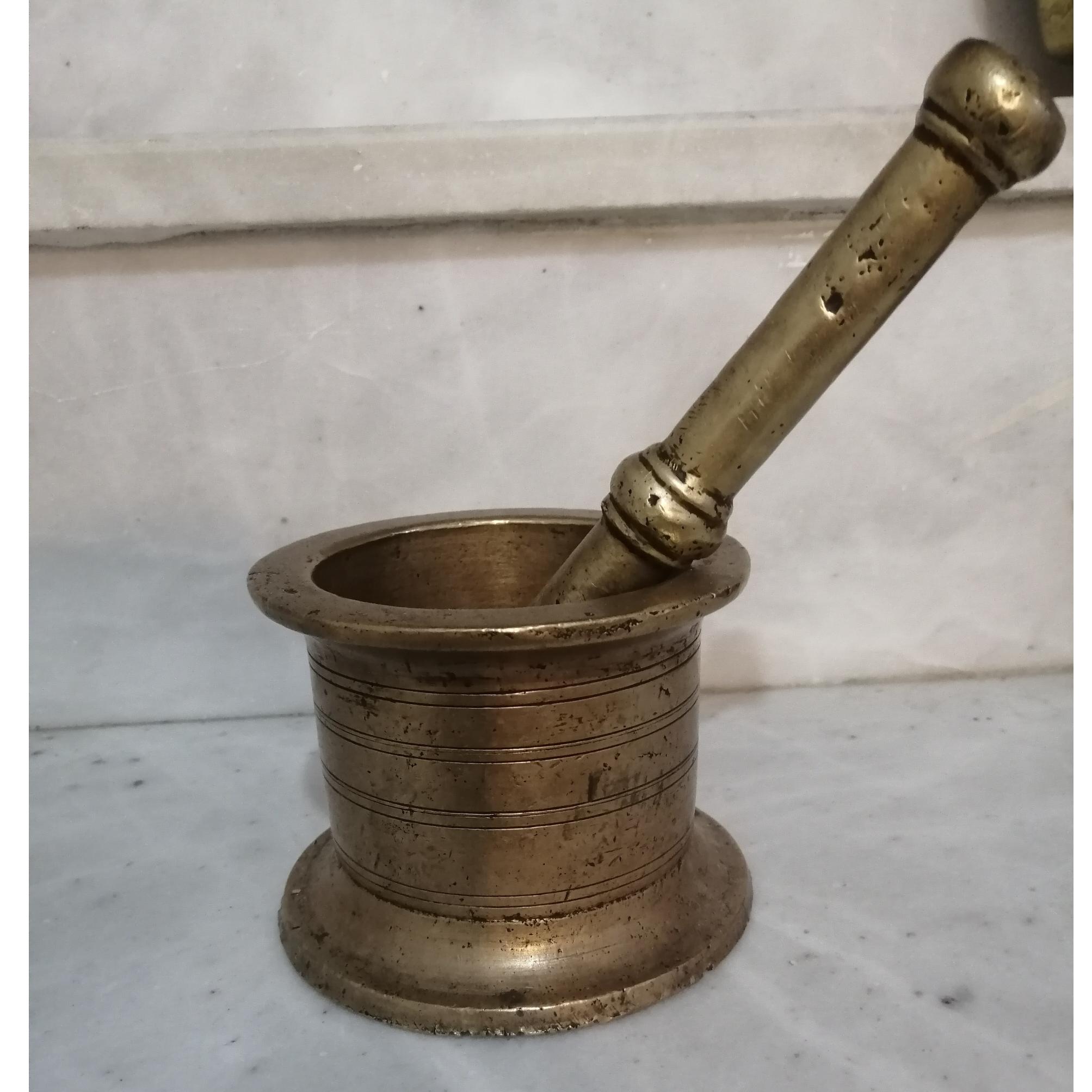 هاونگ برنجی خیلی قدیمی حدود 4/5 کیلو