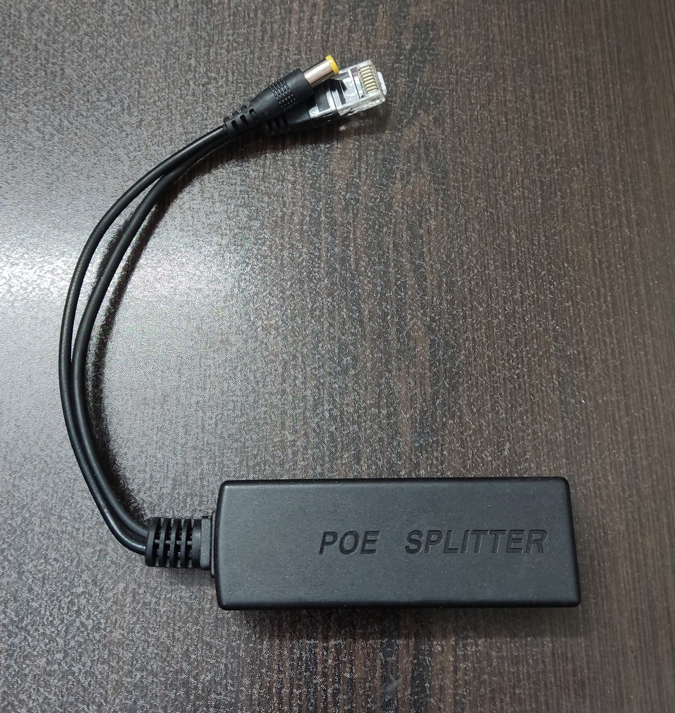 اسپلیتر POE دوربین مداربسته خروجی 12 ولت 2 آمپر