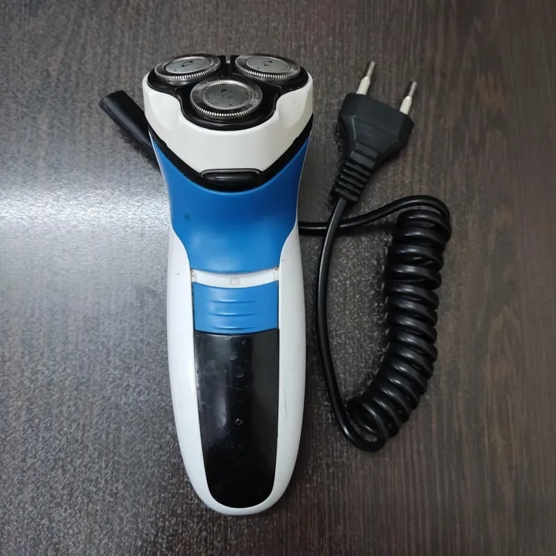 ریش تراش فیلیپس سه تیغ مدل 6970 ساخت هلند
