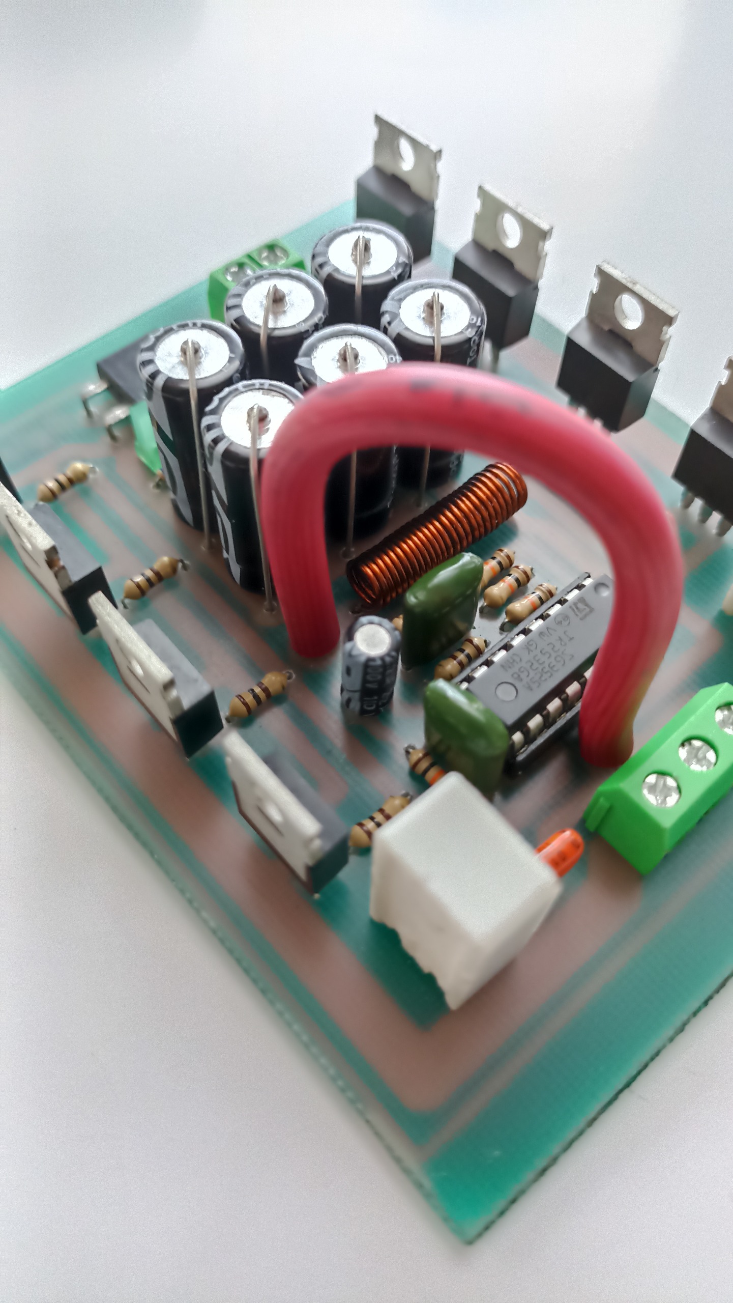 اینورتر افزاینده 220 ولت 1500 وات