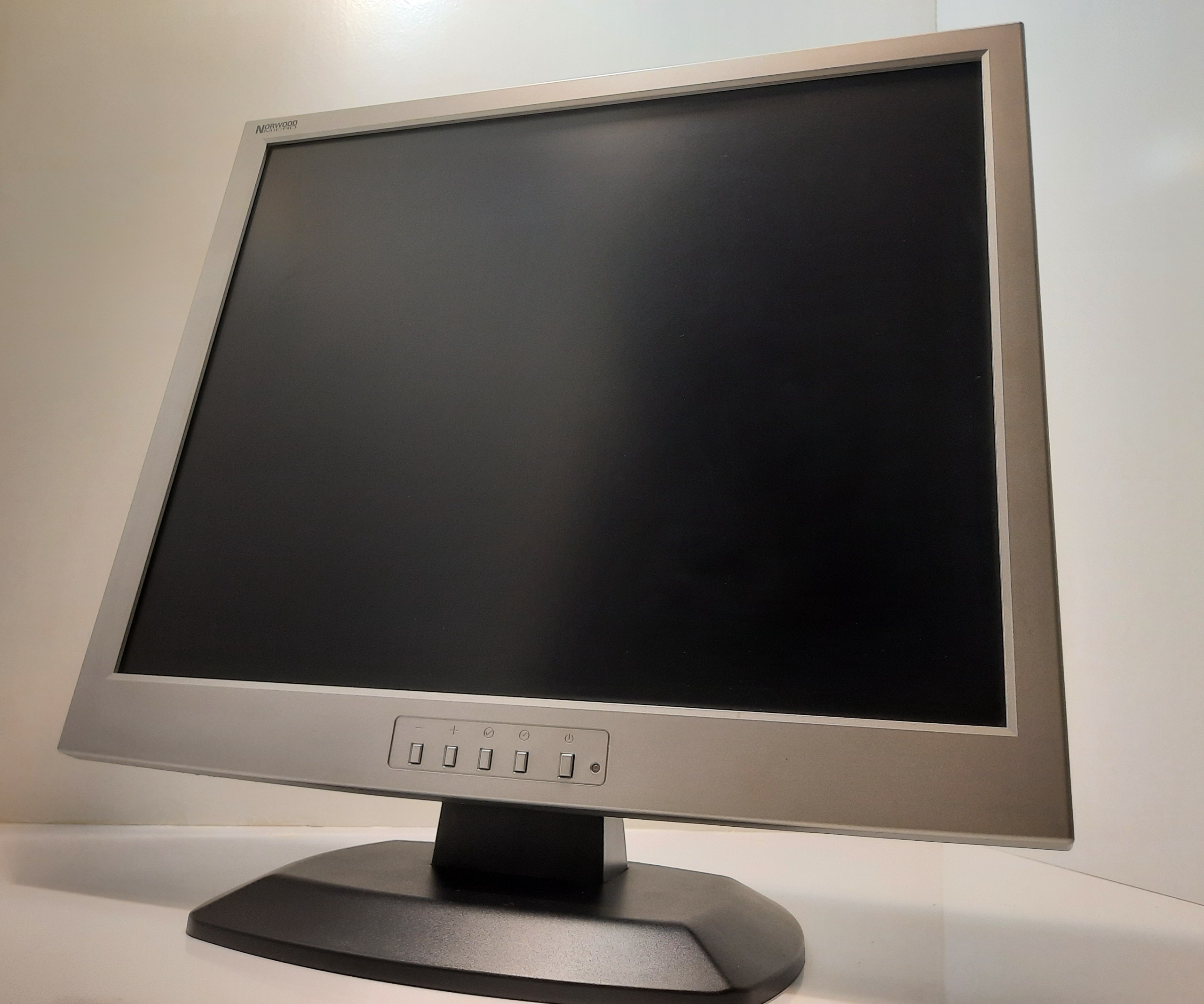 مانیتور 19 اینچ برند آمریکایی Norwood Micro