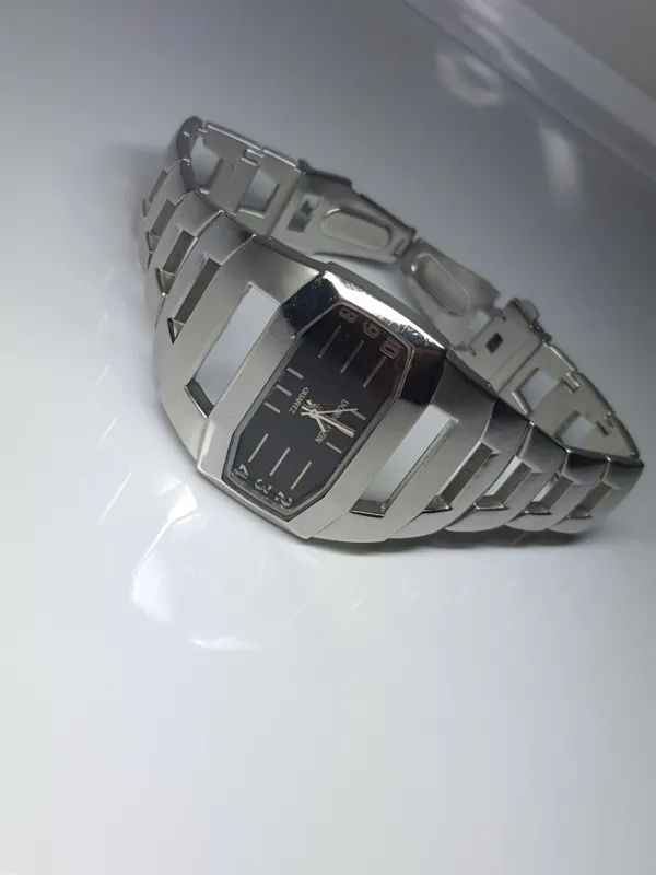 ساعت مچی قدیمی Donna klein