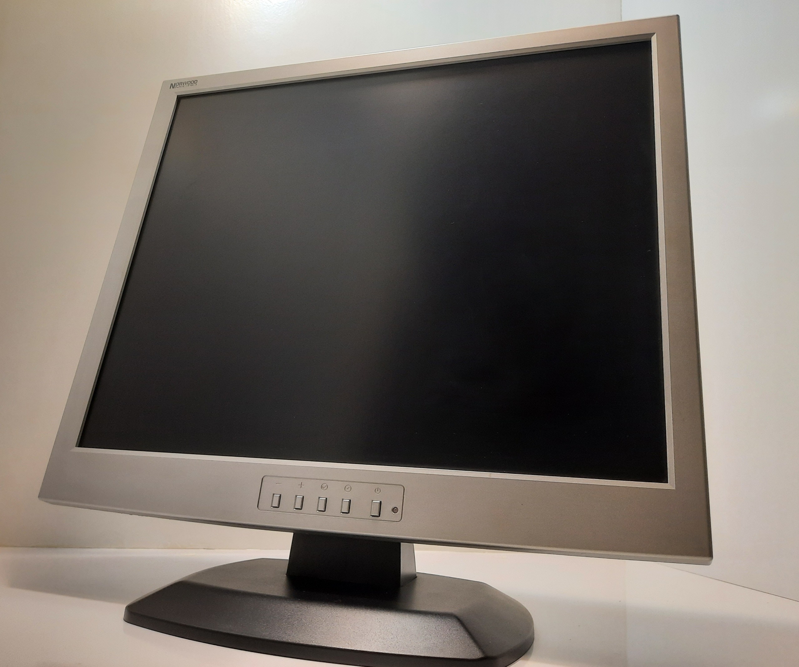مانیتور 19 اینچ برند آمریکایی Norwood Micro