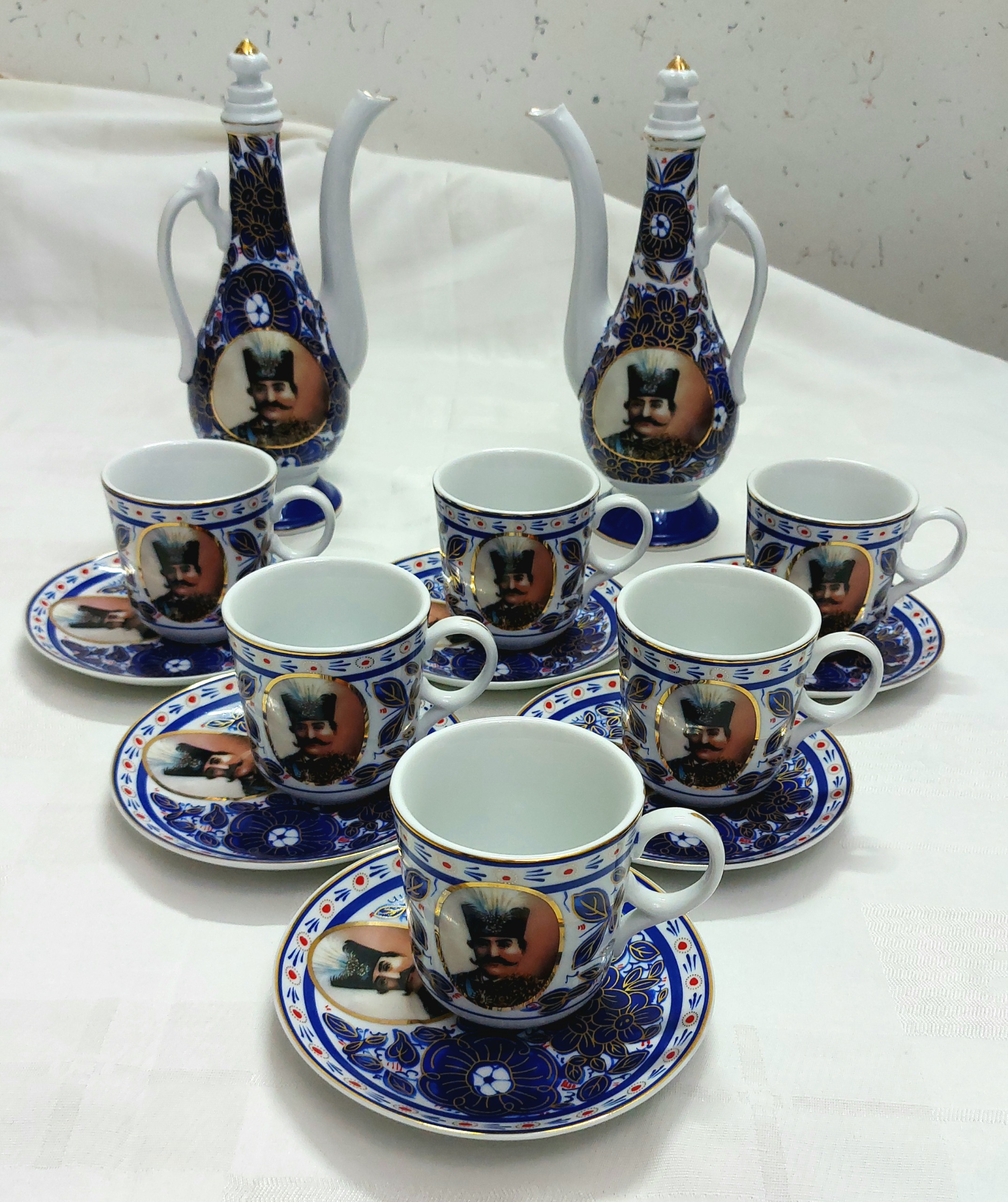 فنجان و نعلبکی با گلاب پاش