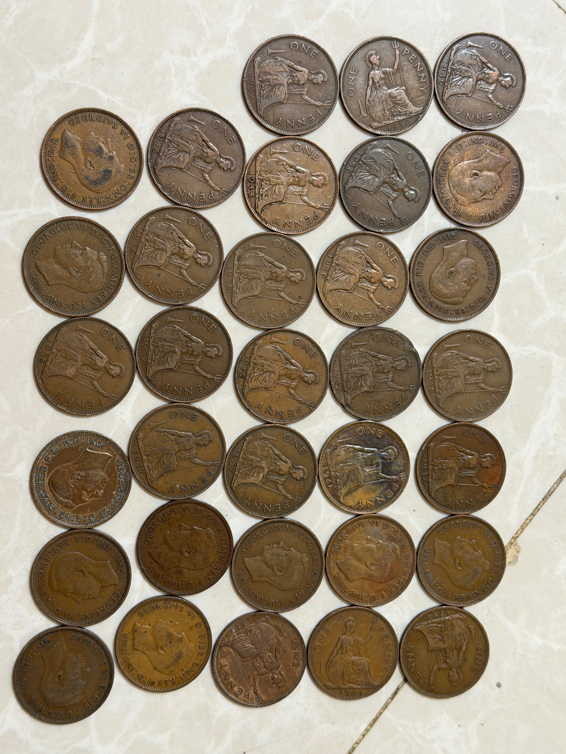 سی سه عدد سکه یک پنی