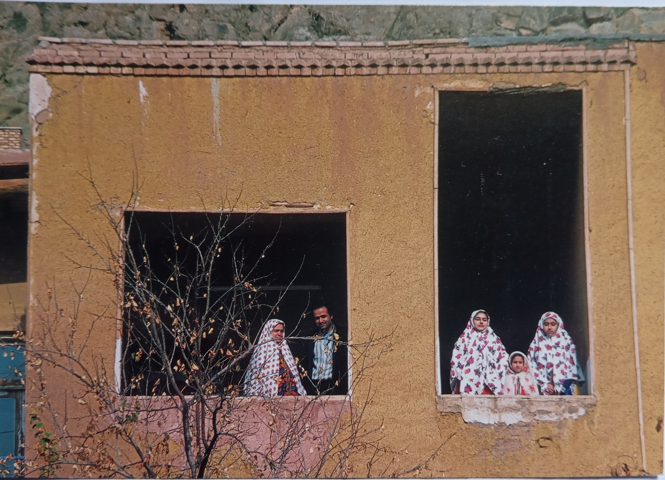 کارت پستال نگاهی به ابیانه از پنجره ها