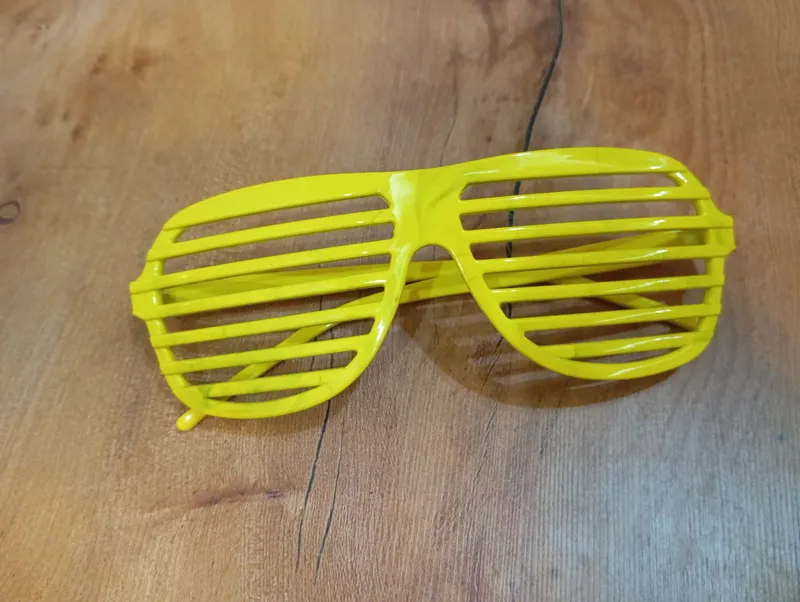 عینک مهمانی و پارتی