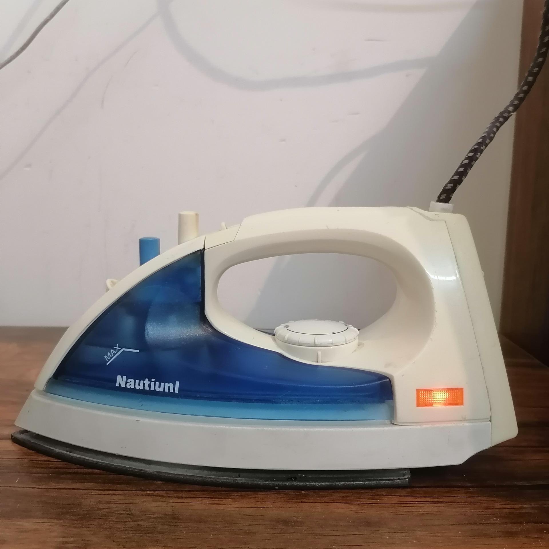 اتوی بخار با کیفیت قدیمی