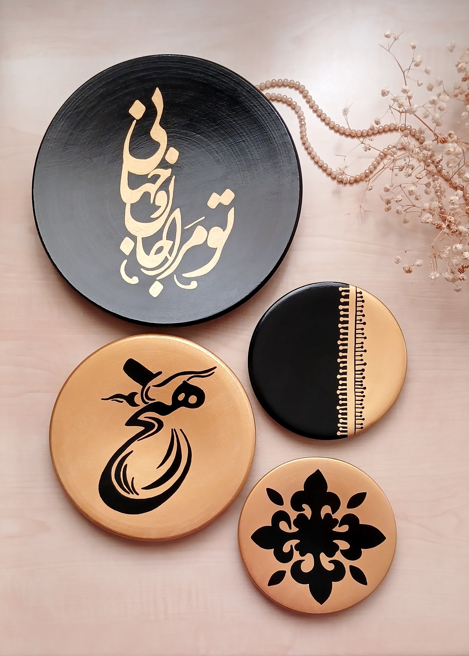 دیوارکوب طلایی مشکی
