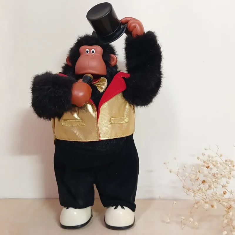 عروسک گوریل خواننده