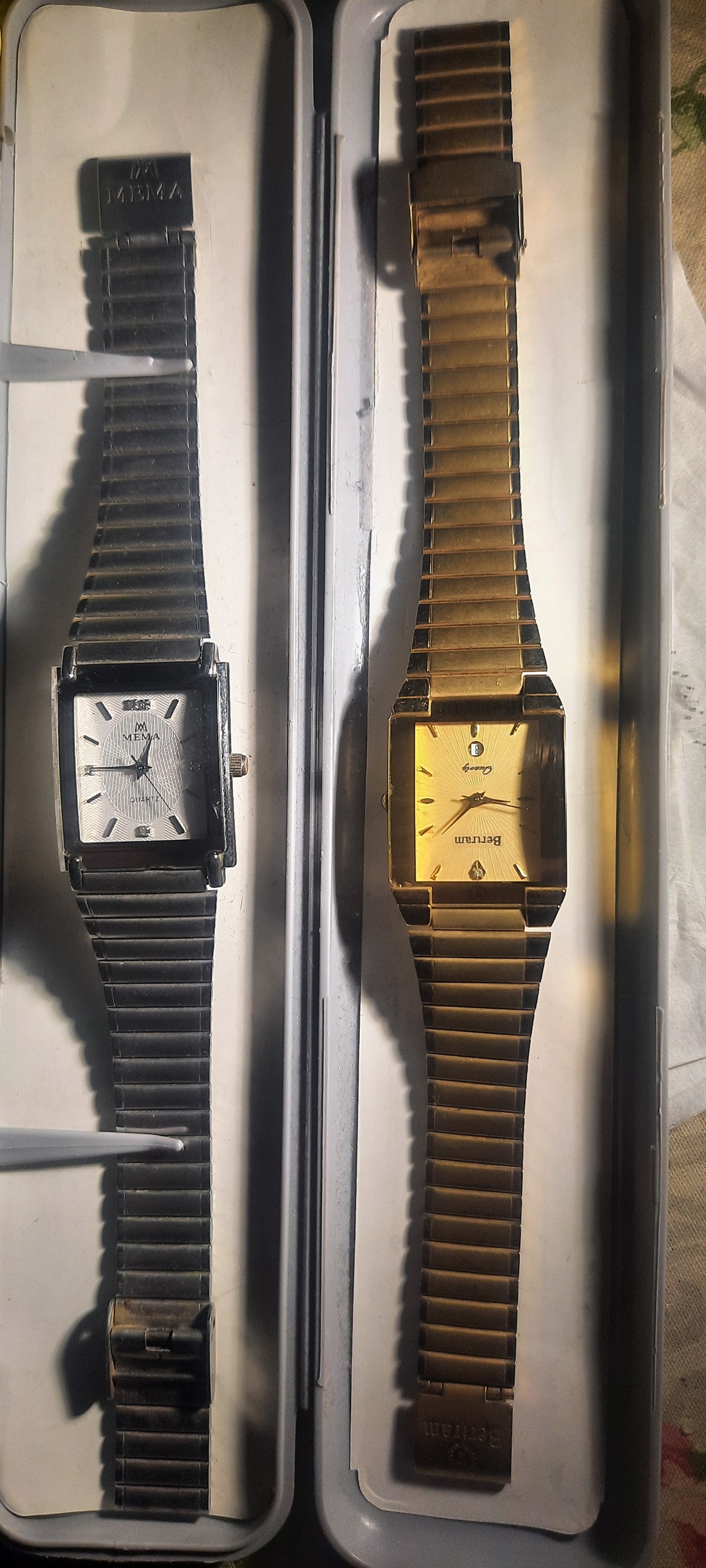 دو عدد ساعت