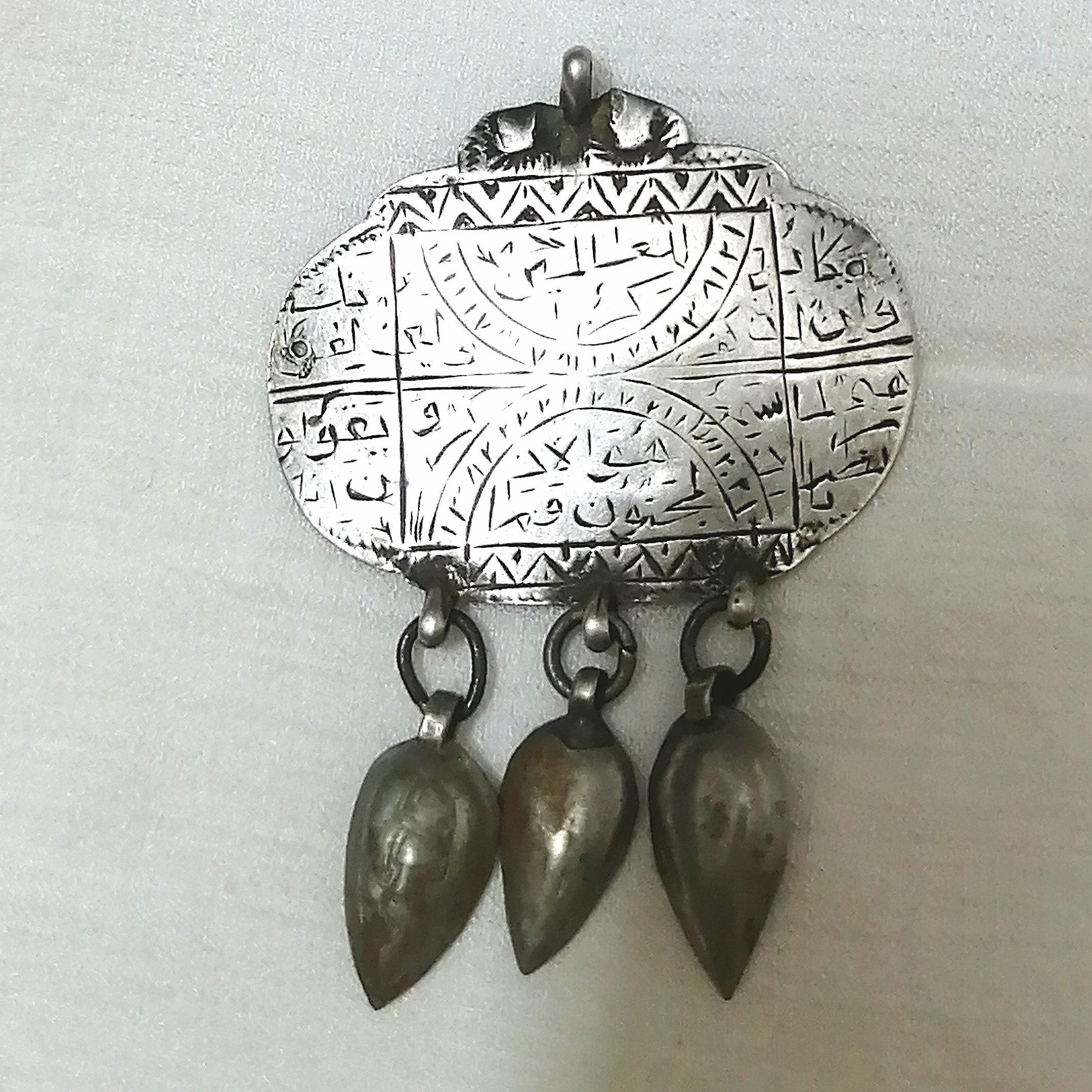 گردنبند نقره وان یکاد قدیمی