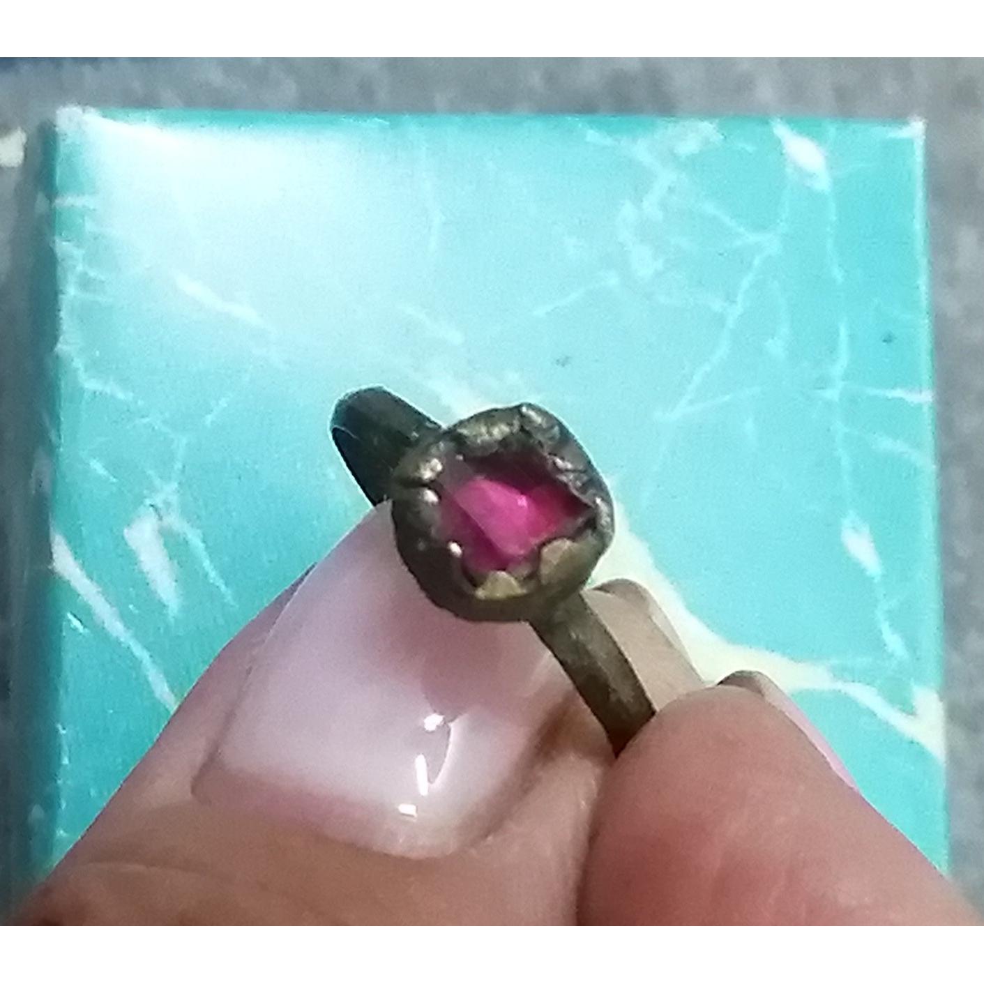 انگشتر نگین قرمز قدیمی بسیار زیبا