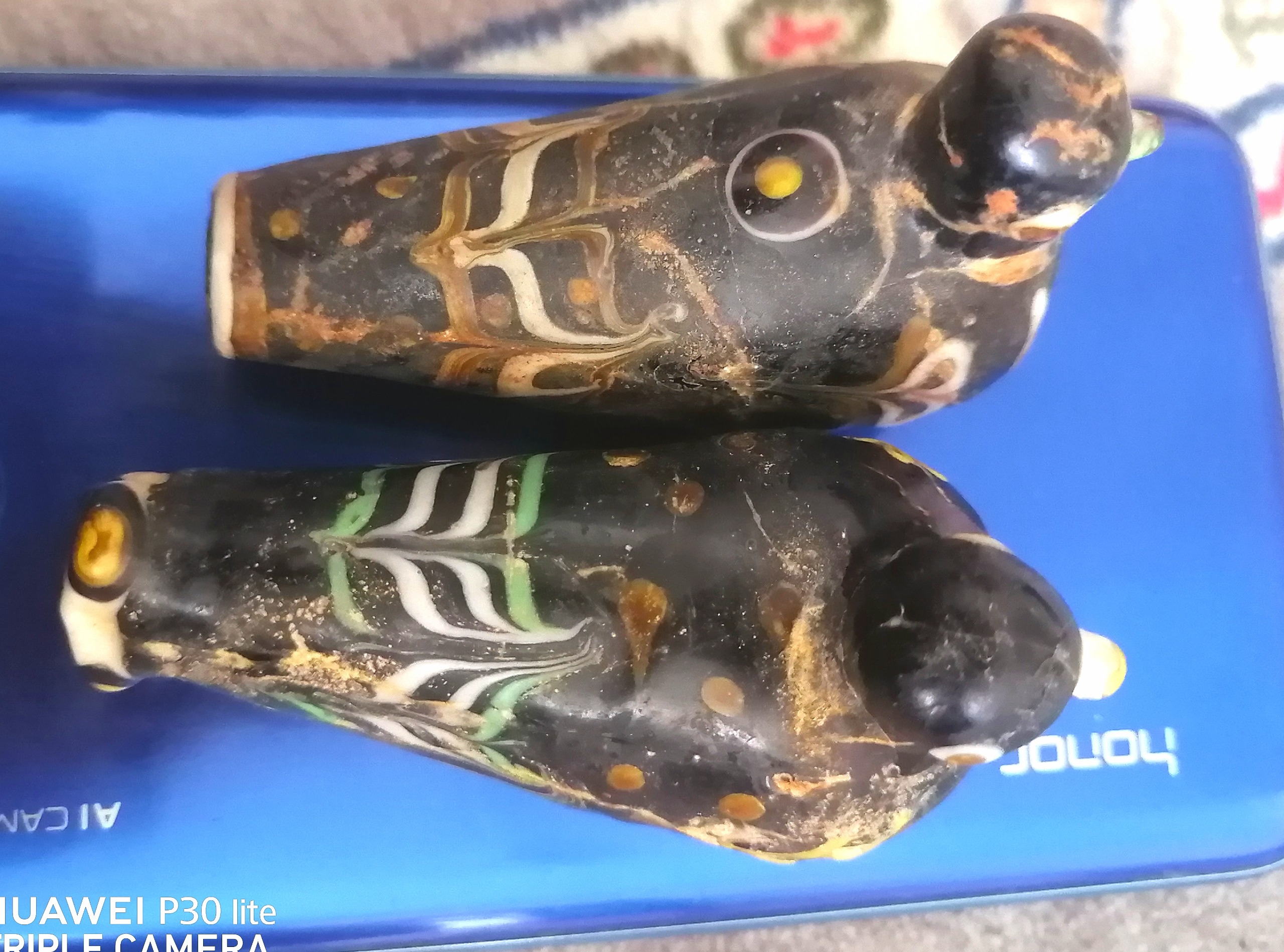 یک جفت مجسمه قدیمی پرنده