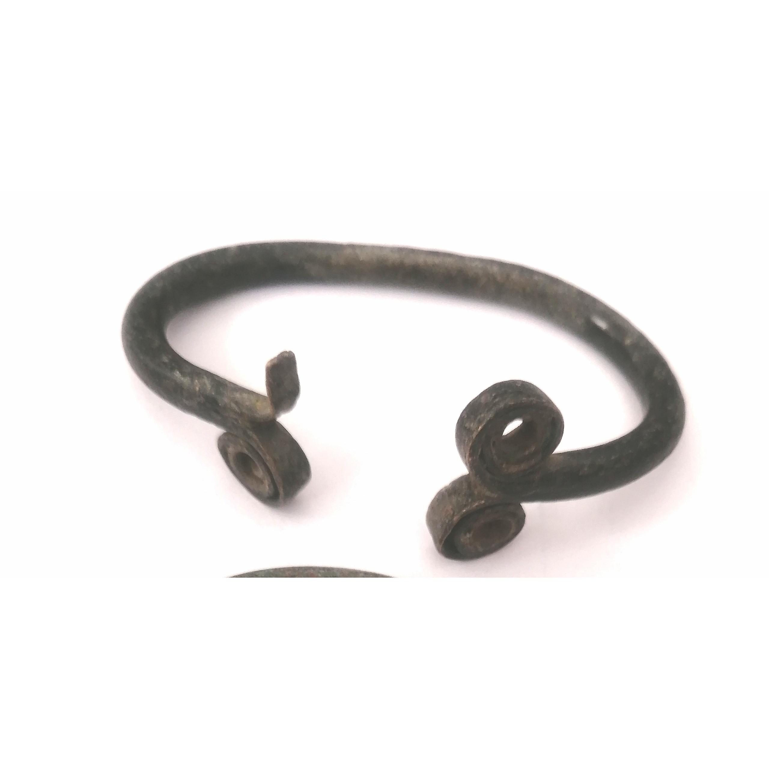 دستبند فلزی قدیمی