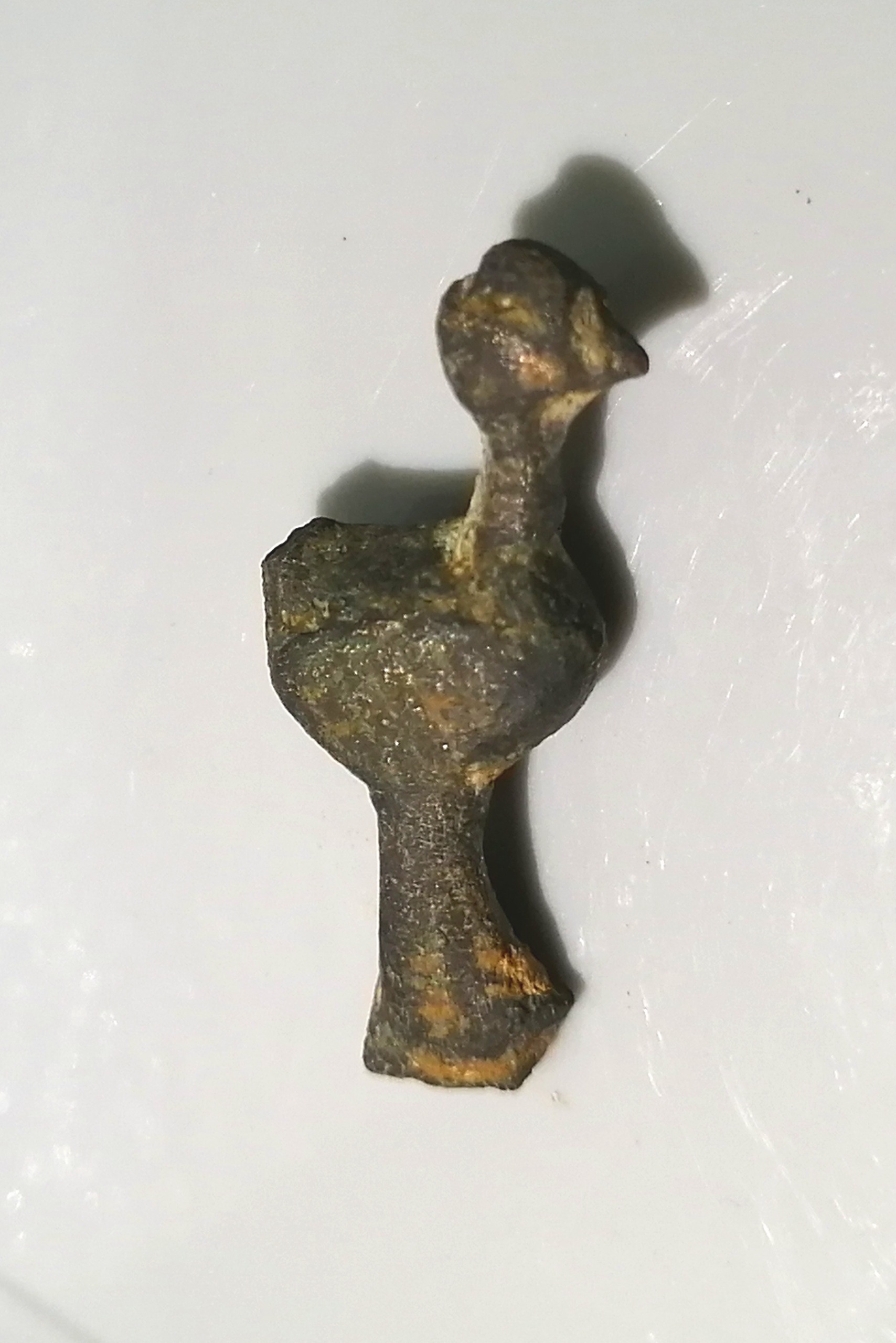 مجسمه قدیمی پرنده