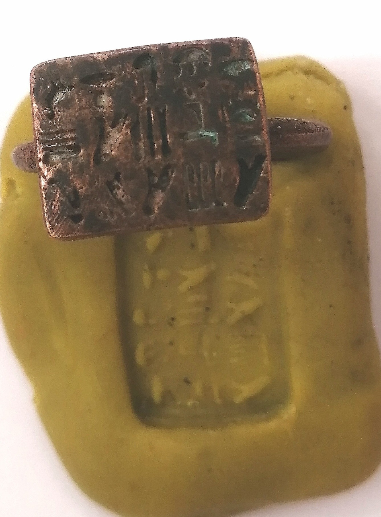 انگشتر نشان قدیمی