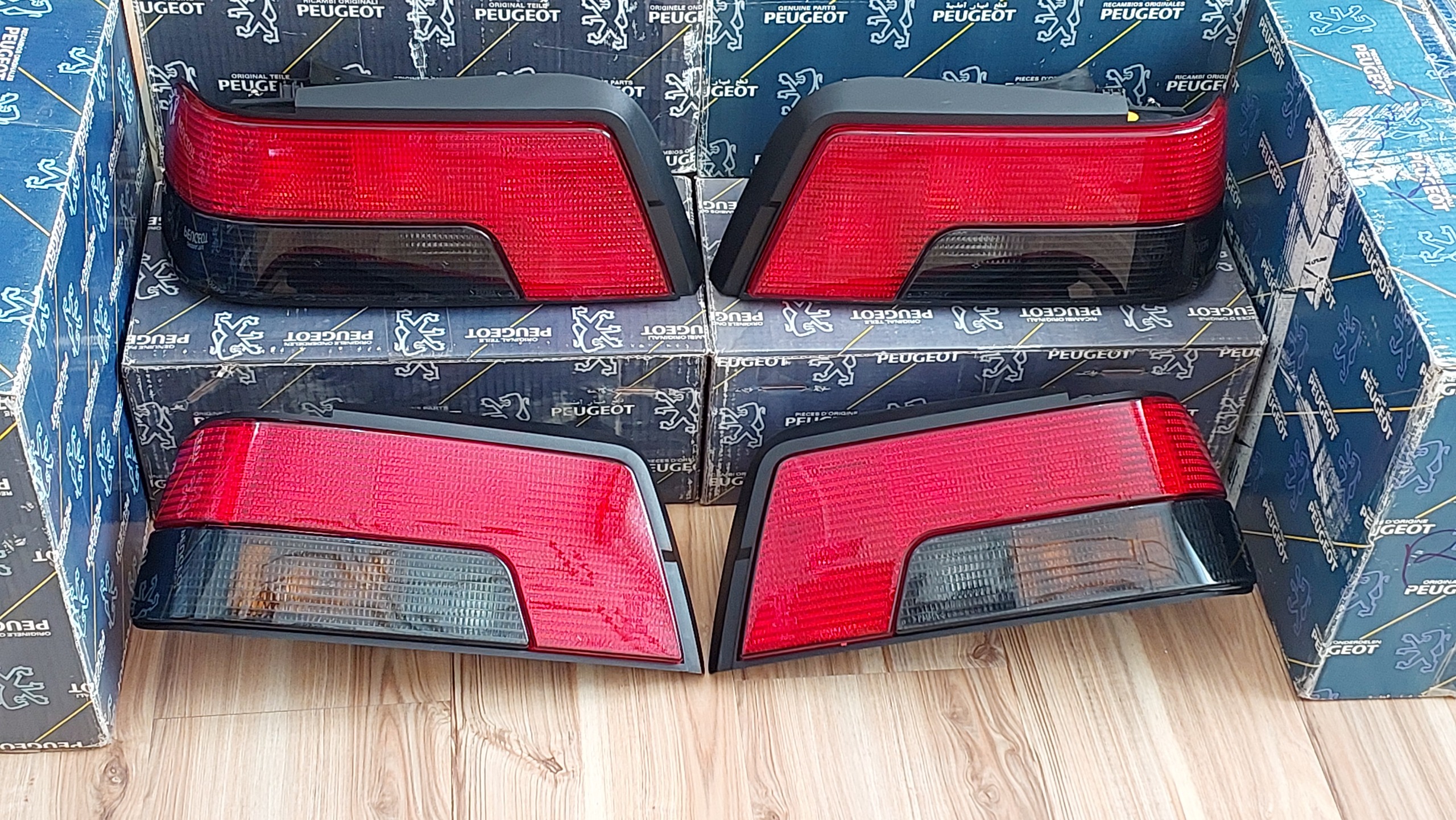 چراغ خطر عقب پژو 405 اورجینال ولئوvaleo فرانسوی