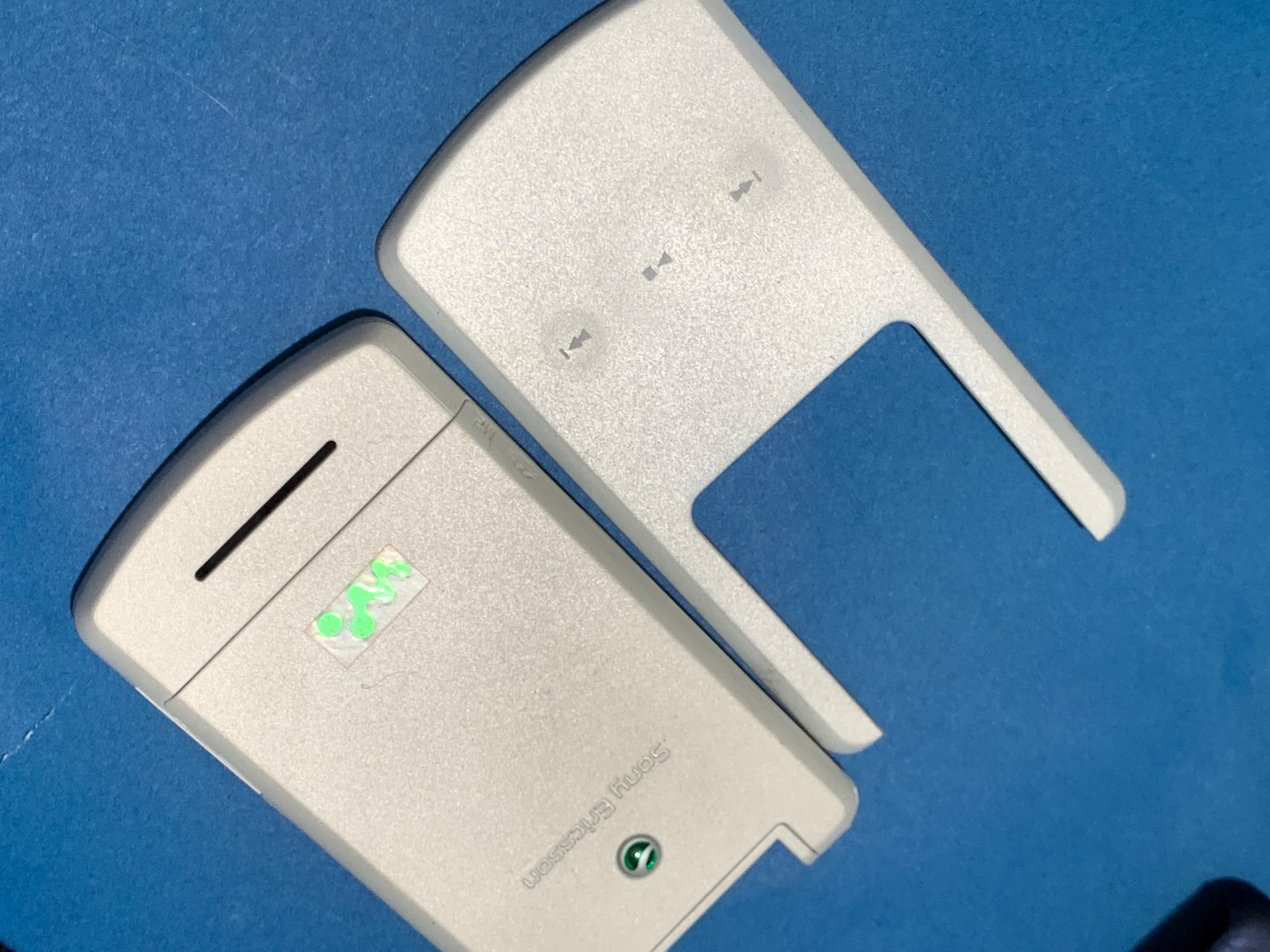 قاب پشت و رو سونی اریکسون W580سفید