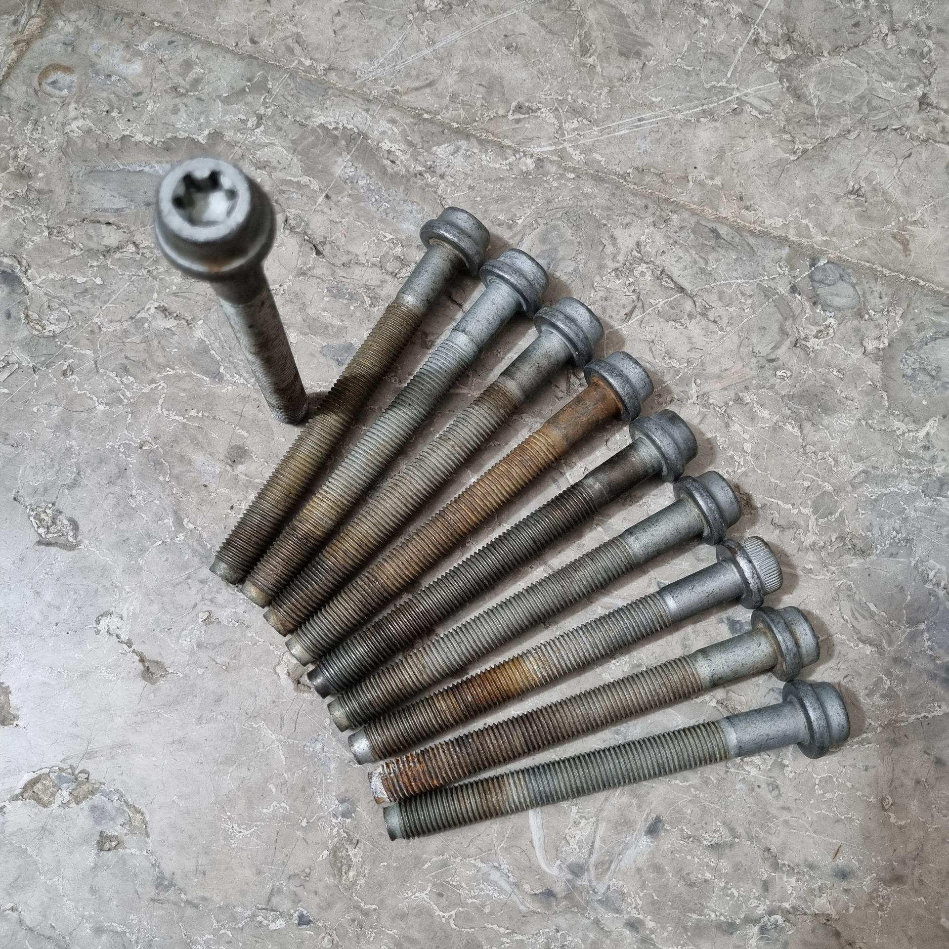 پیچ فابریک موتور  پژو شمع کج