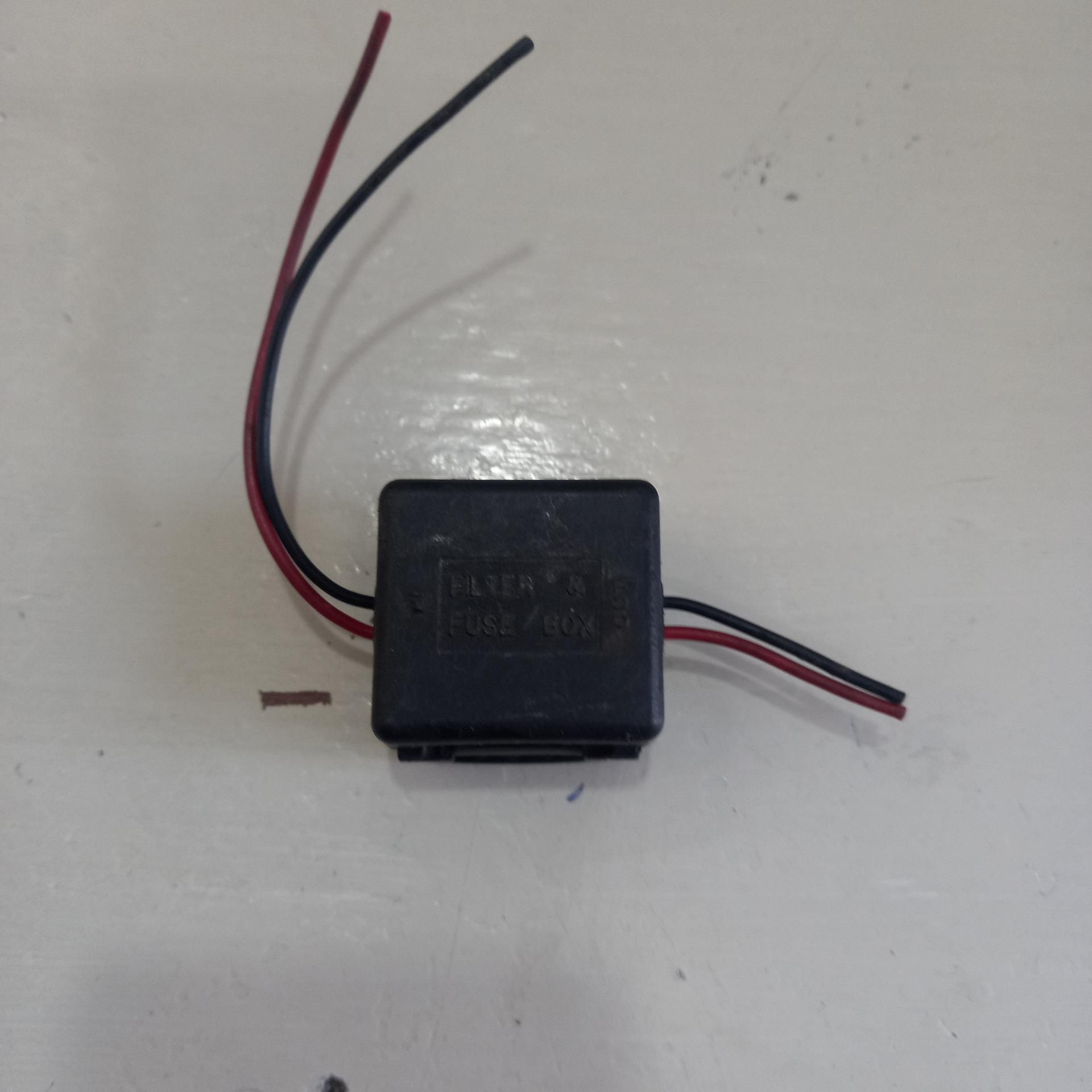 نویز گیر دوربین دنده عقب خودرو