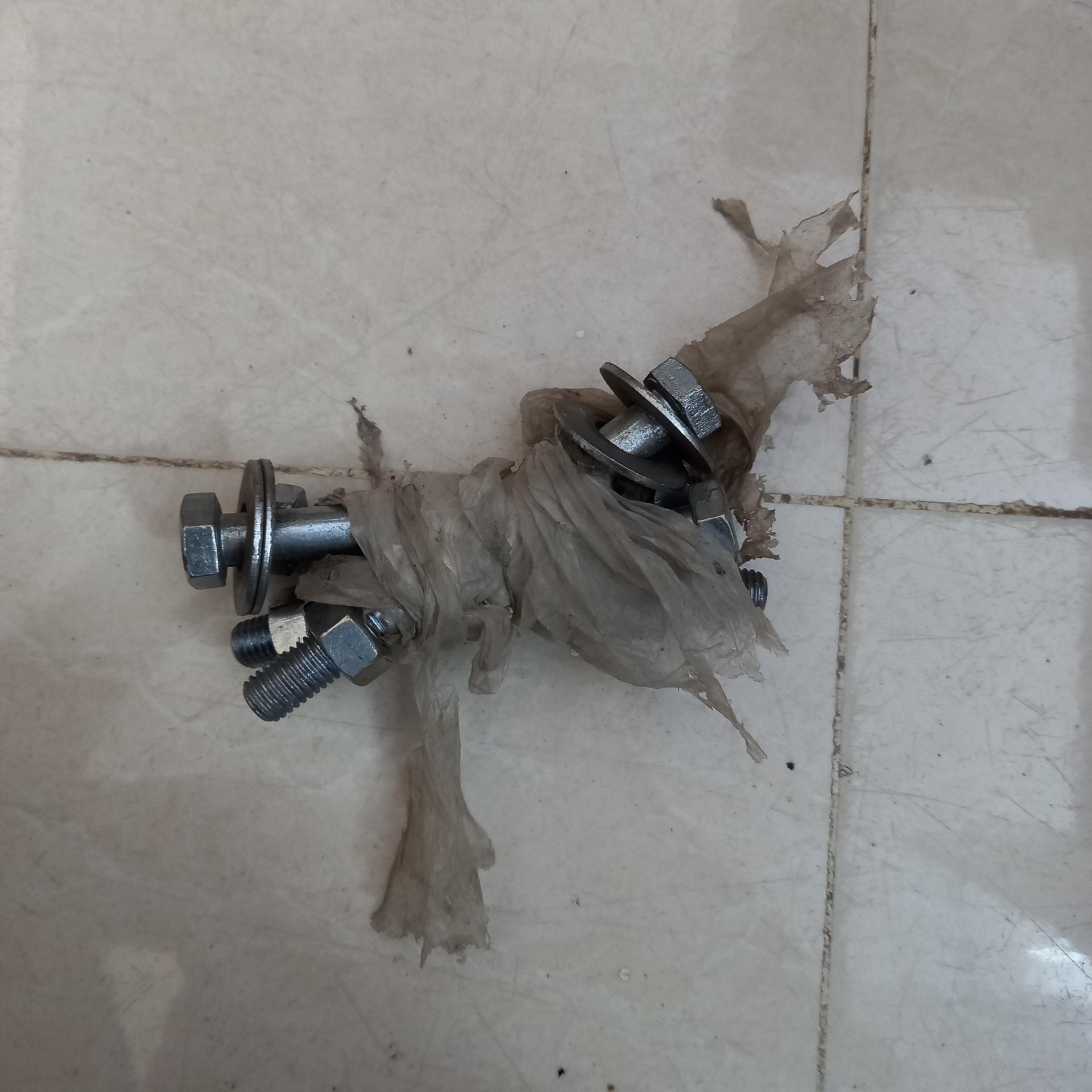 چهار عدد پیچ سپر عقب مزدا و نیسان