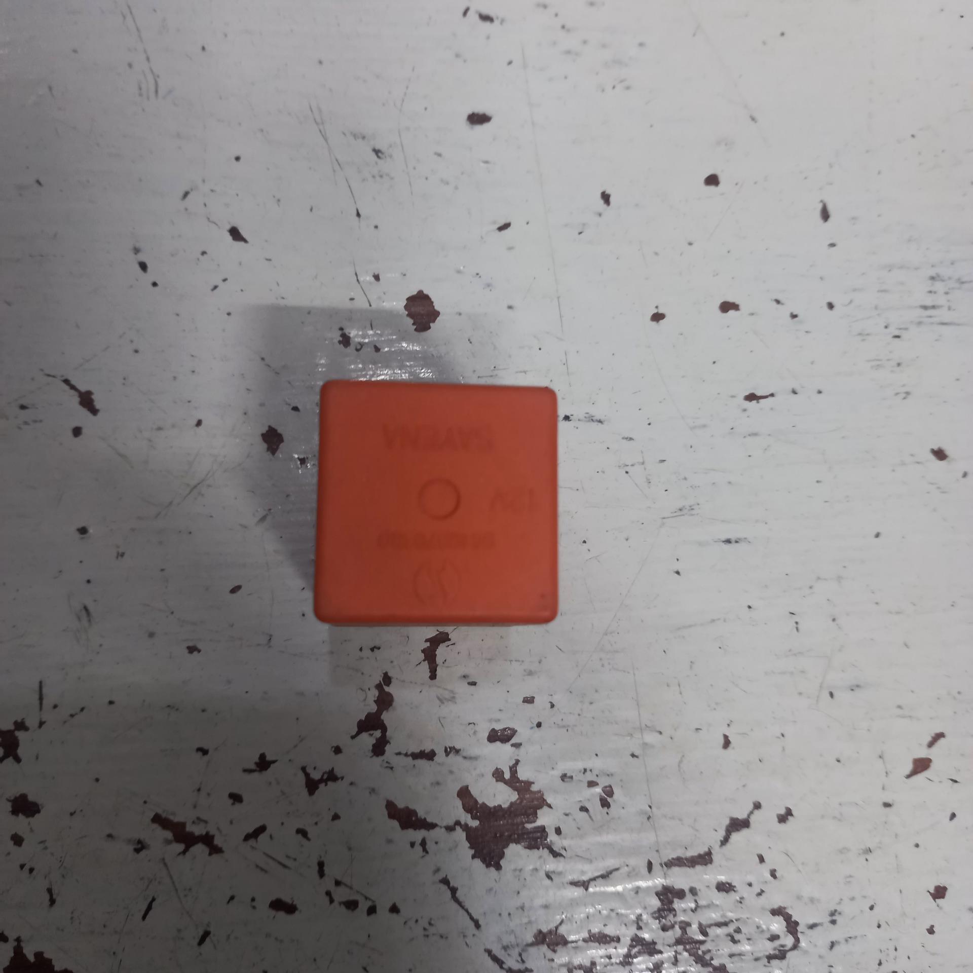 رله گرمکن شیشه عقب پژو پارس 405