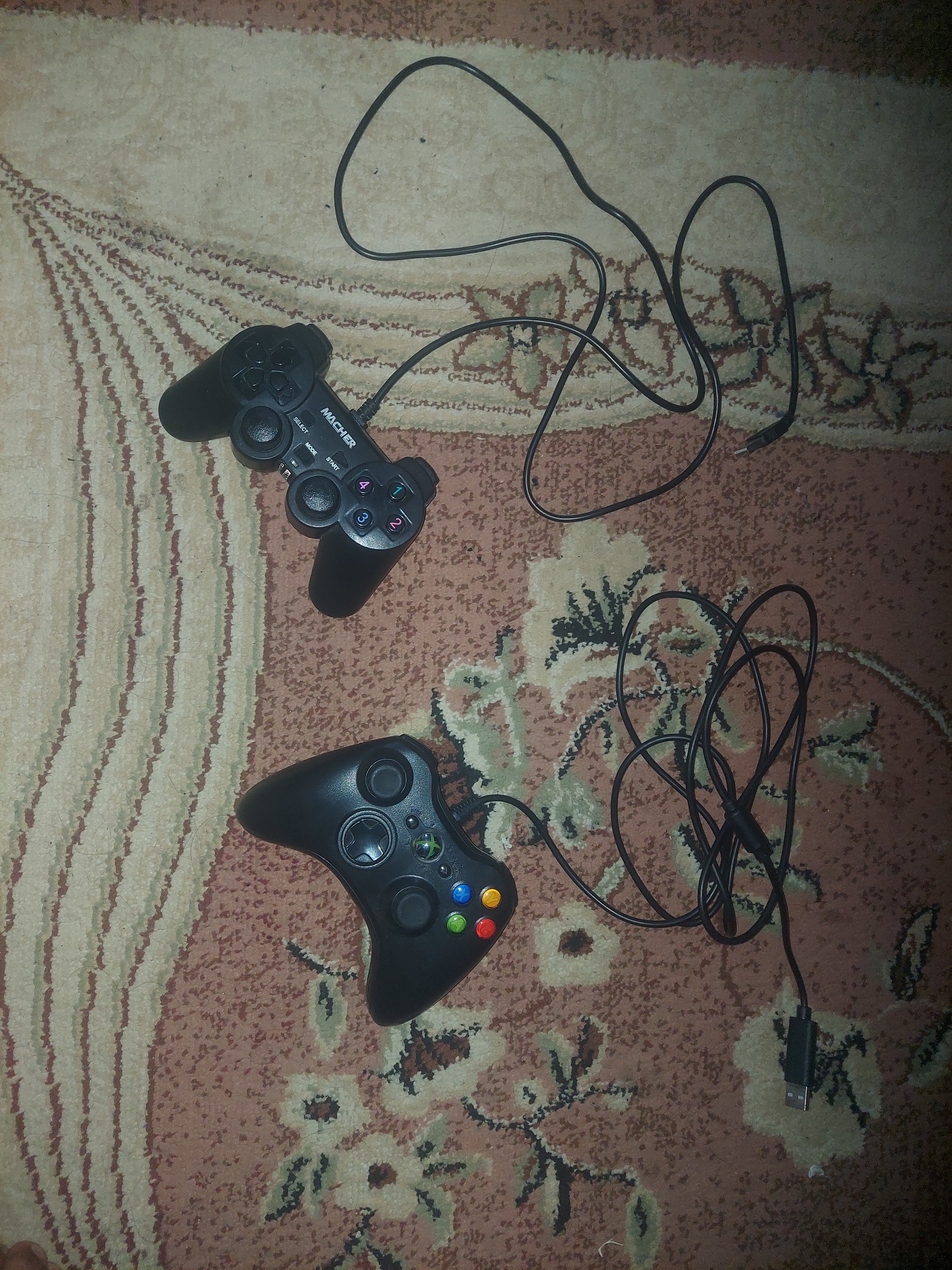 دو دسته بازی کامپیوتر