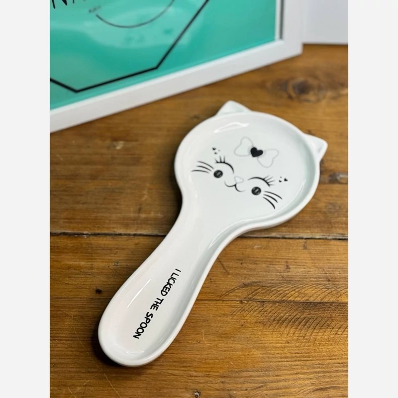 کنار گازی گربه