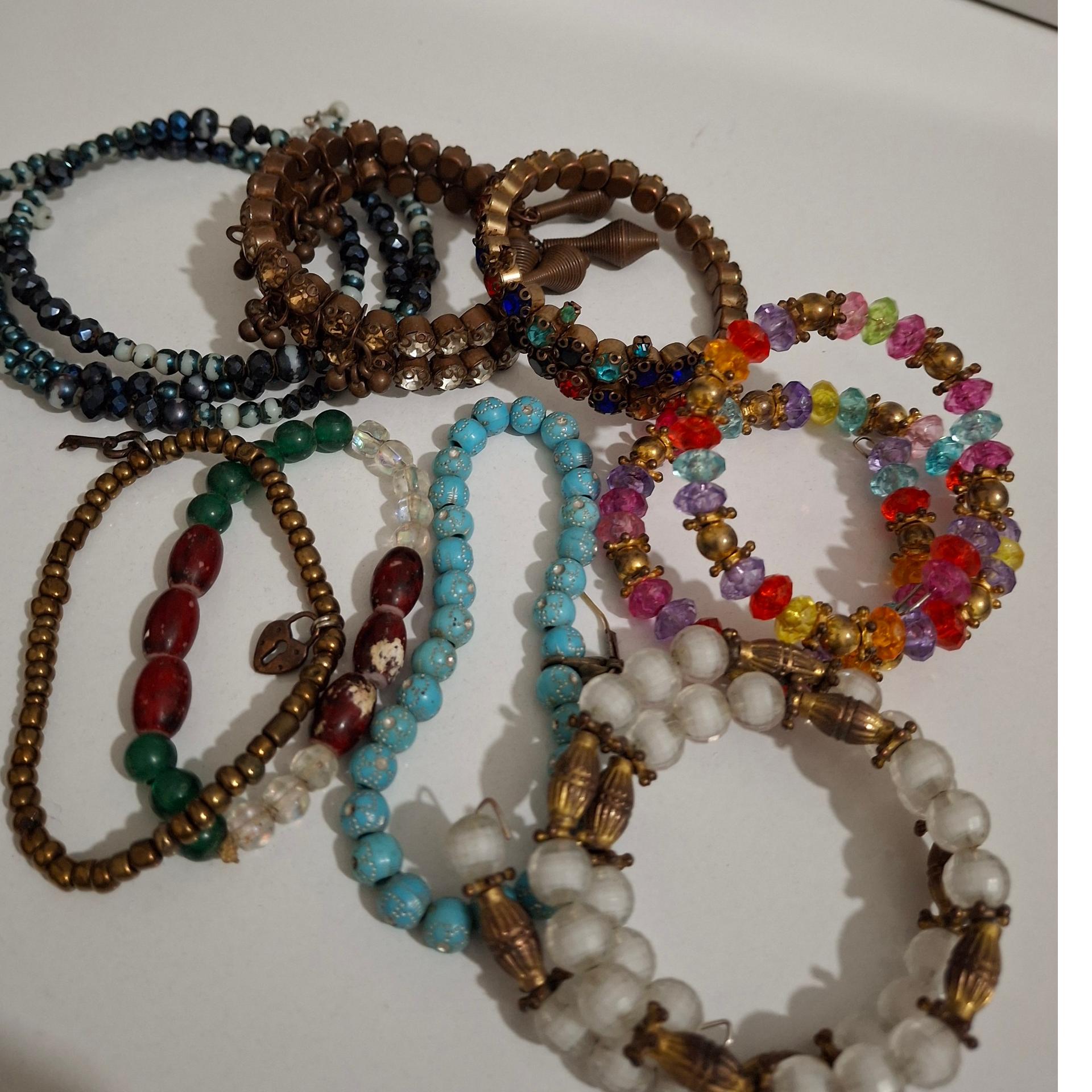 8 عدد دستبند قدیمی مهره