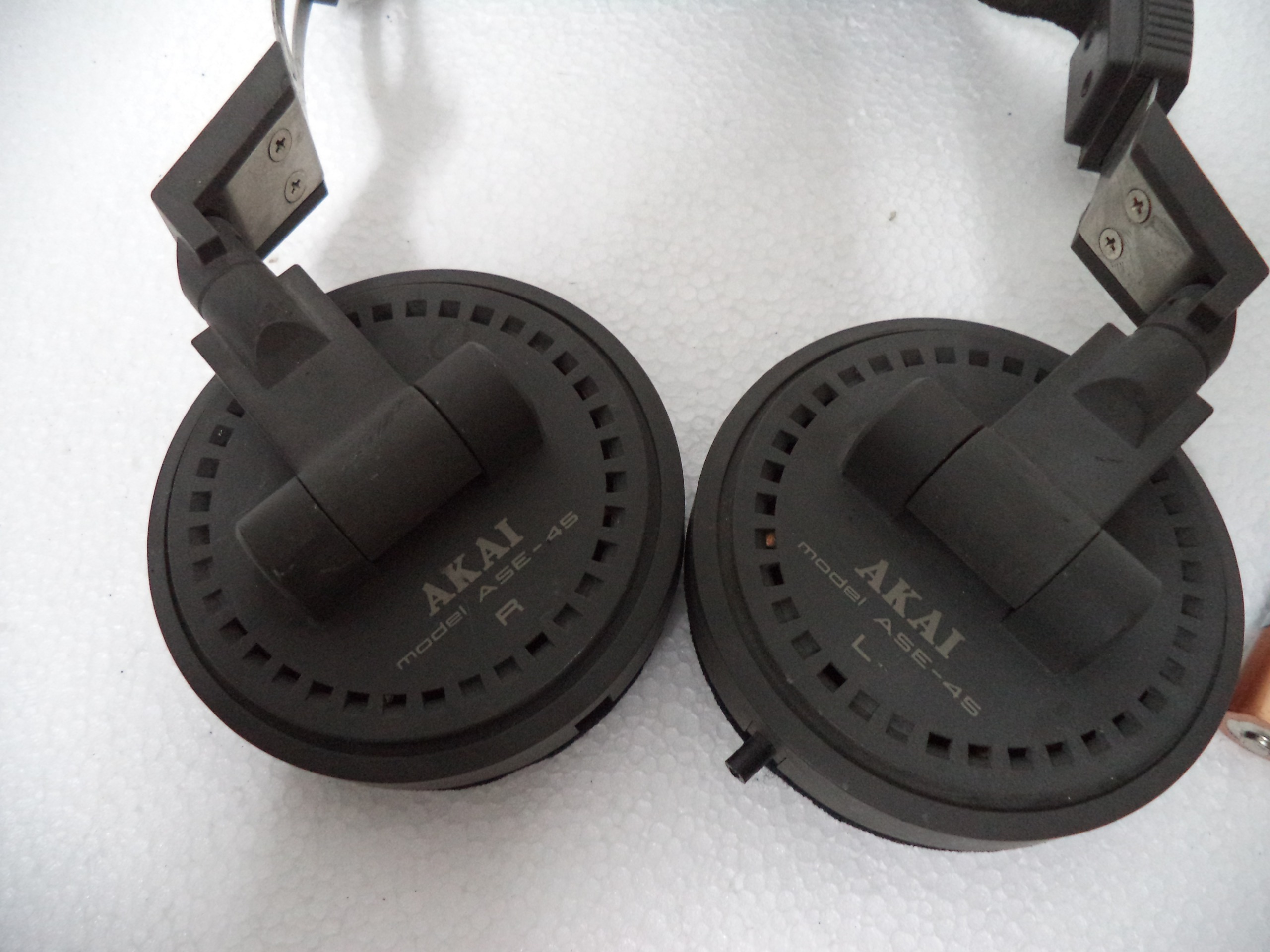 هدفون akai ase 45