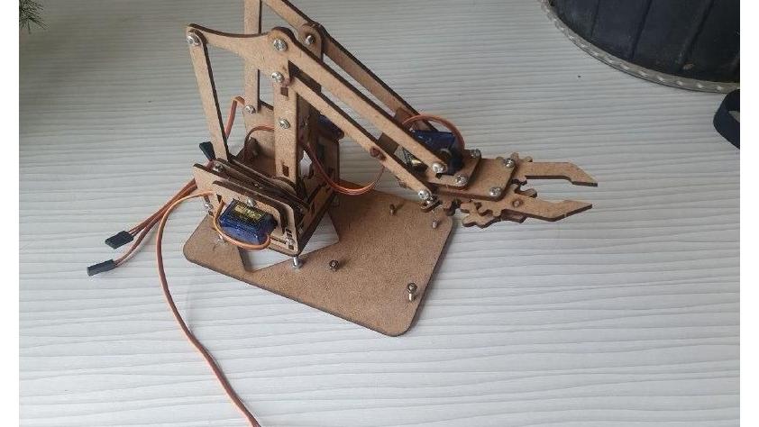 ربات بازوی MeArm