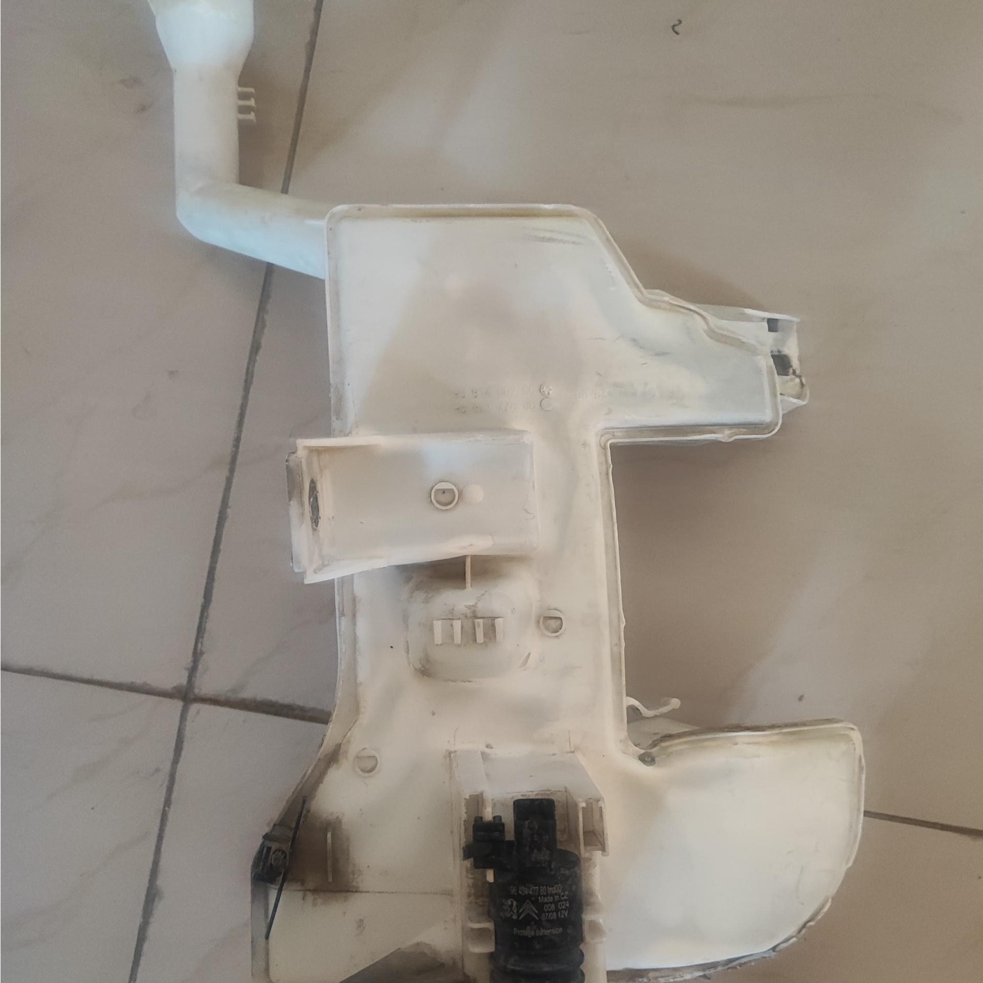 مخزن شیشه شور سیتروئن c5new