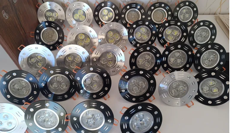 چند عدد لامپ کناف