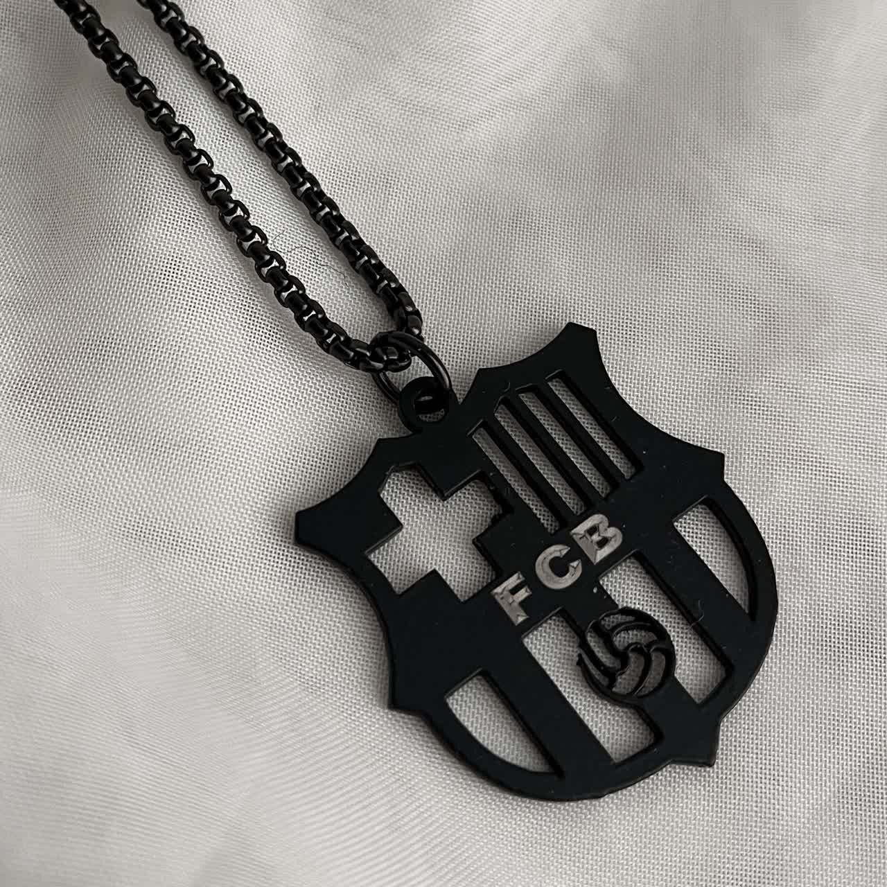 گردنبند فوتبالی تیم بارسلونا استیل رنگ ثابت مشکی