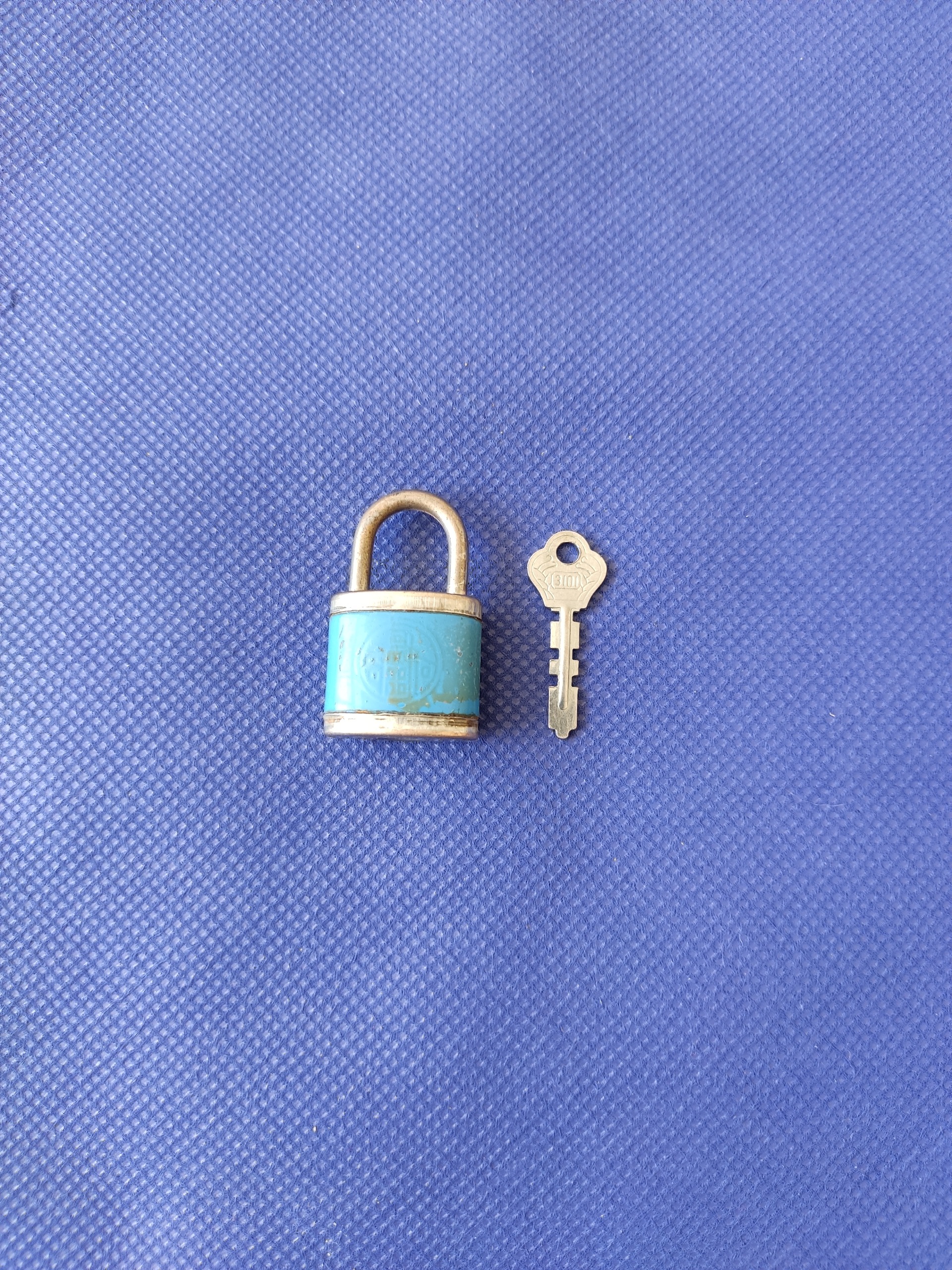قفل قدیمی با کلید ( کوچکترین سایز)