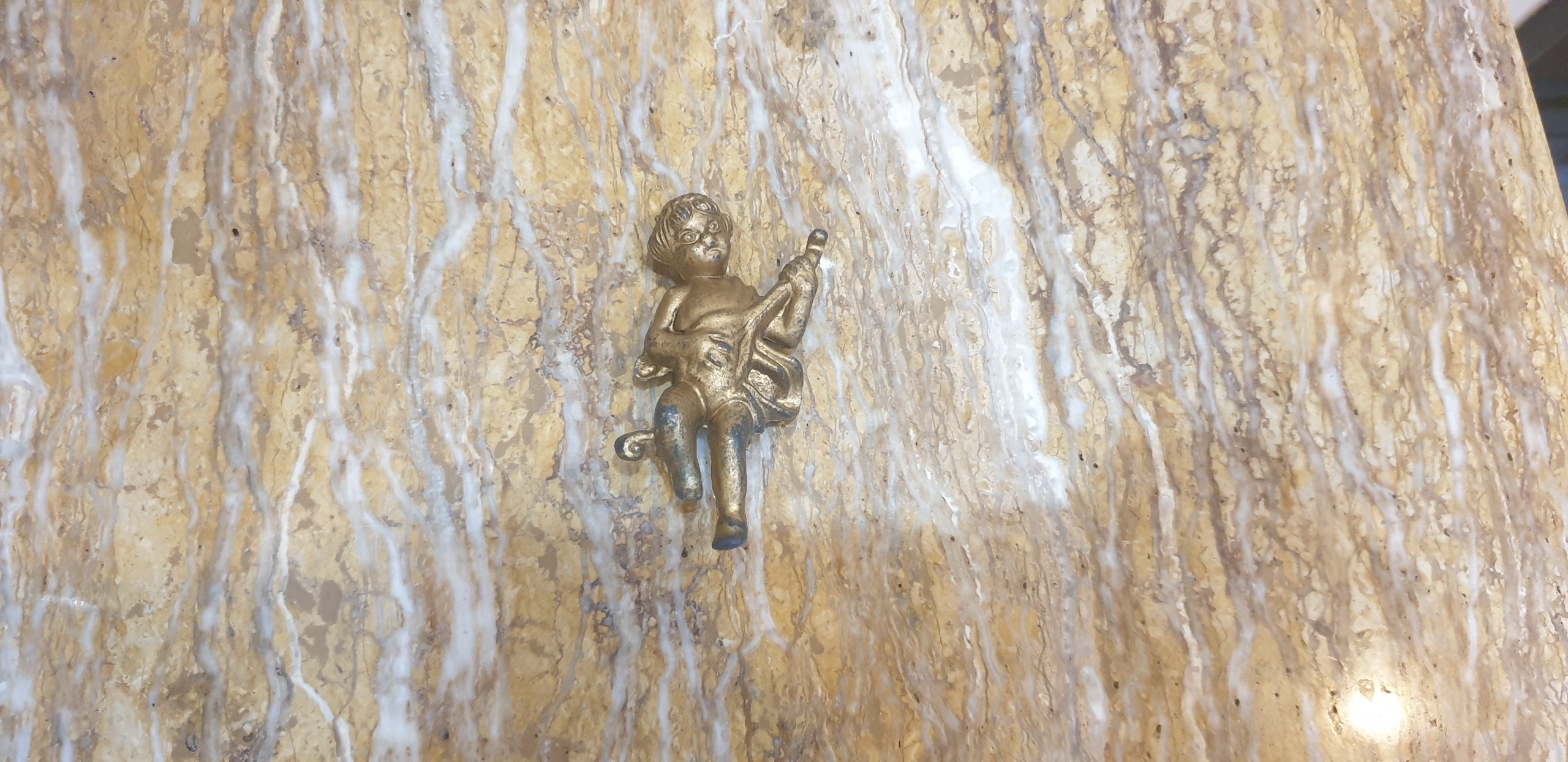 فیگور فرشته طلایی رنگ قدیمی