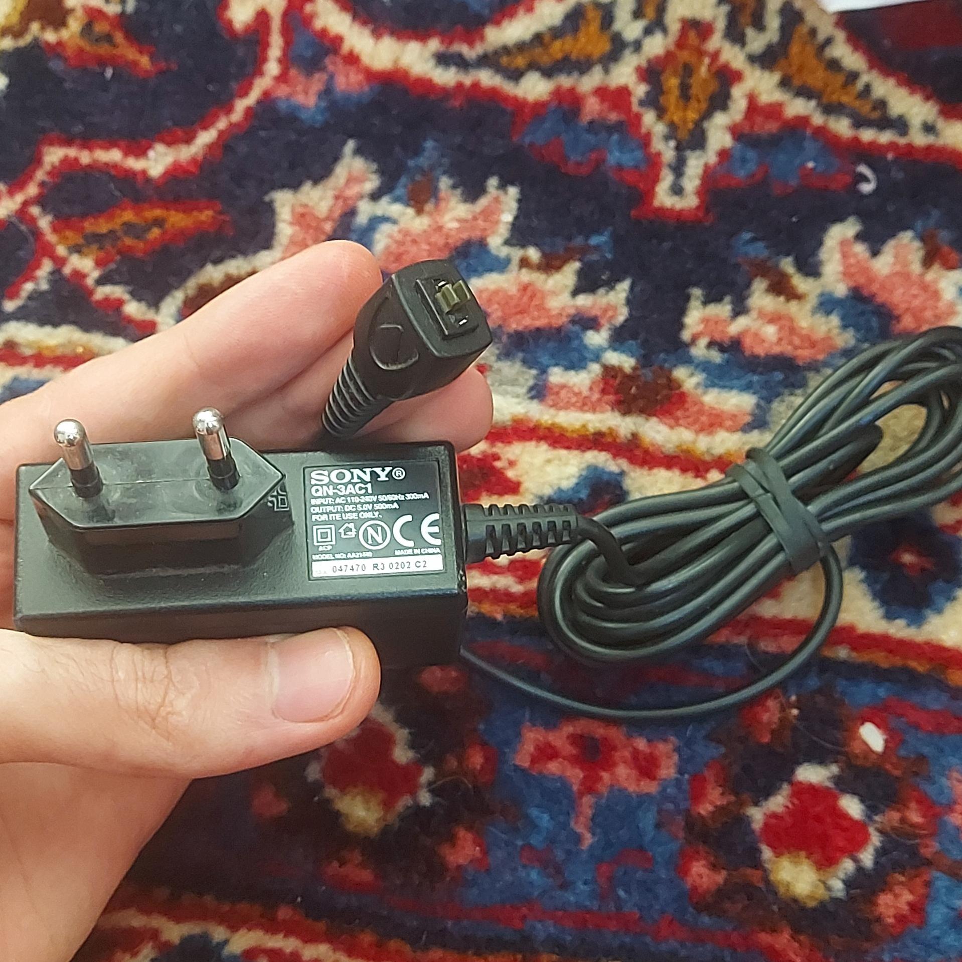 شارژر گوشی سونی قدیمی و کمیاب