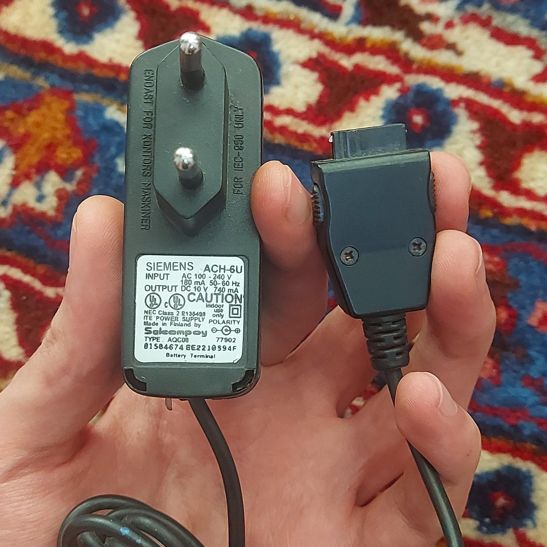 شارژر گوشی زیمنس قدیمی و کمیاب