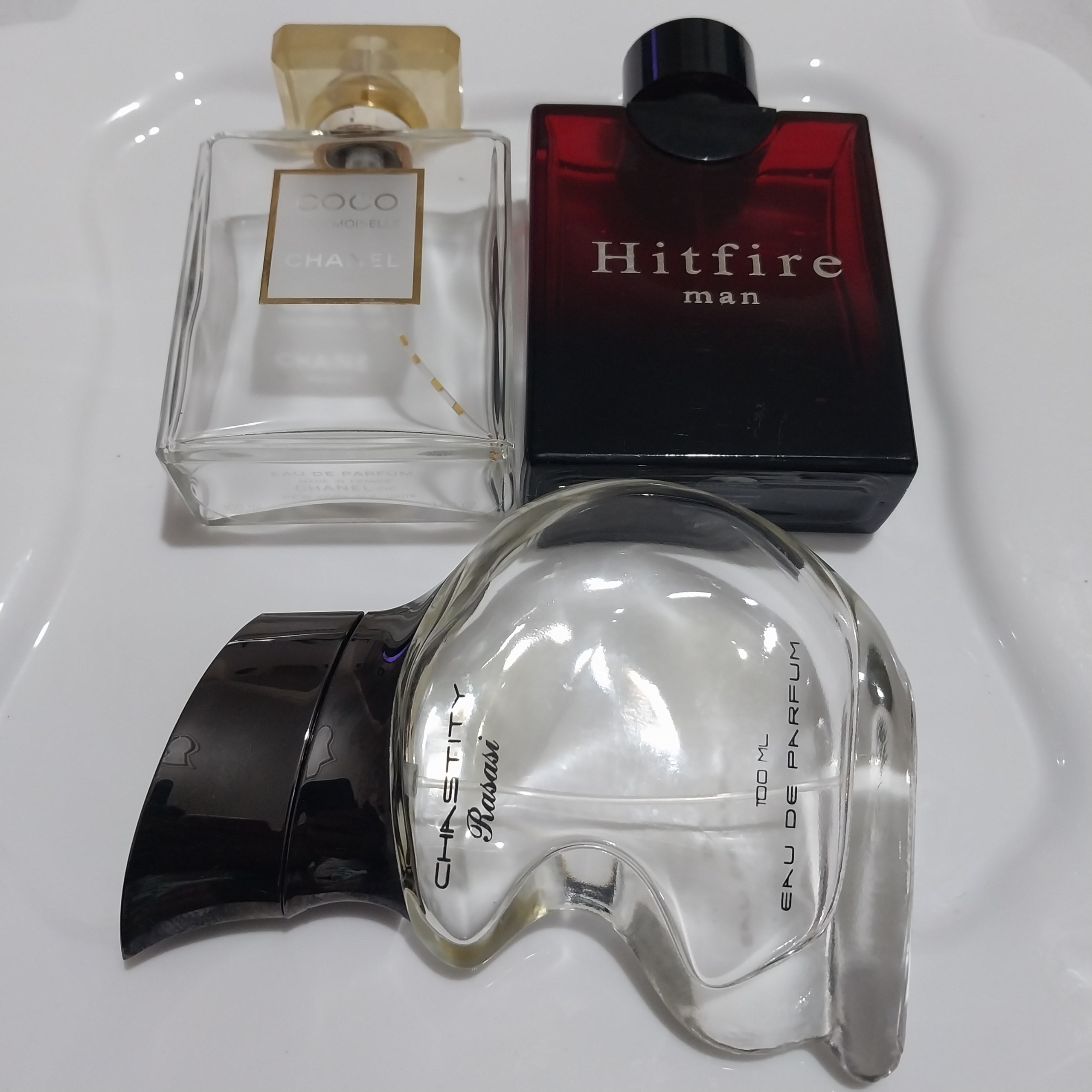 سه عدد شیشه عطر مطابق عکس
