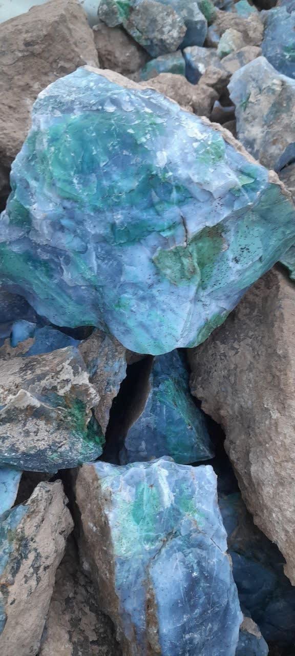 سنگ عقیق سبز ابی شن دار وزن 5 کیلو