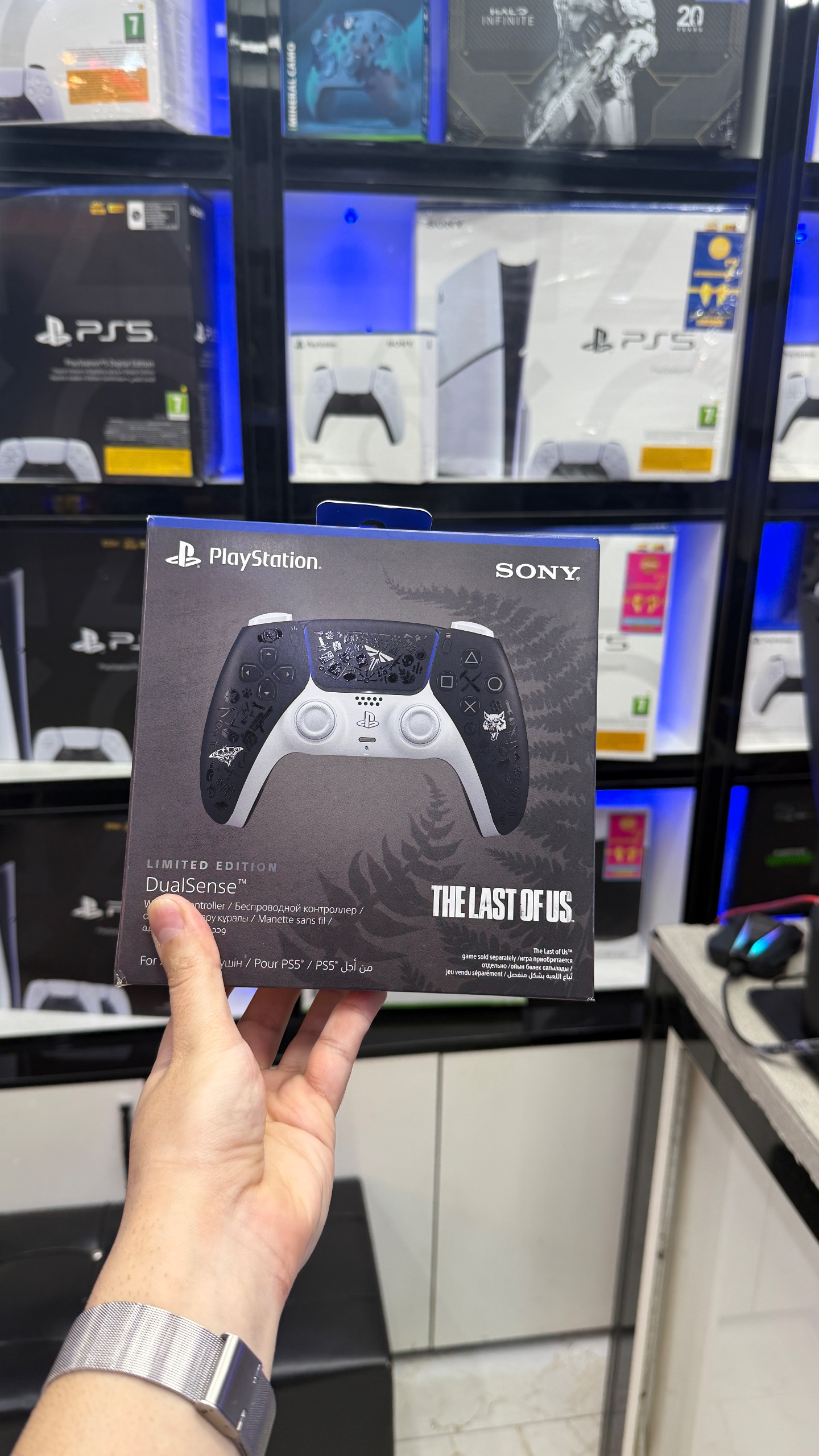 dual sense ps5 last of us limited edition