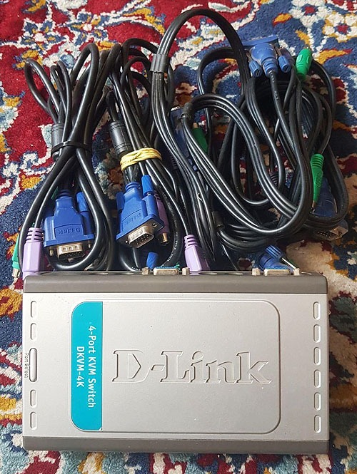 kvm سوییچ 4 پورت همراه با کابل