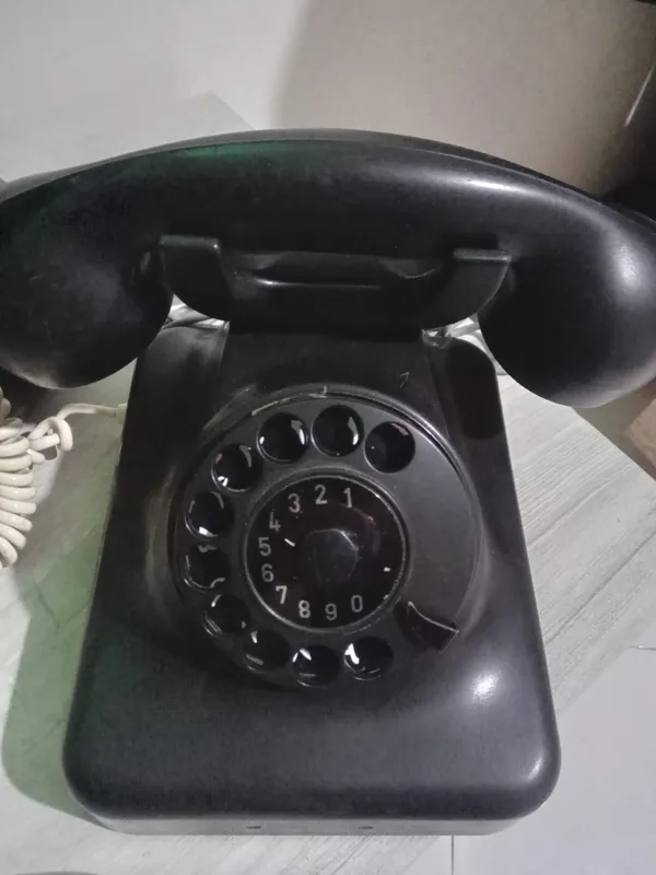 تلفن رومیزی آلمانی قدیممی