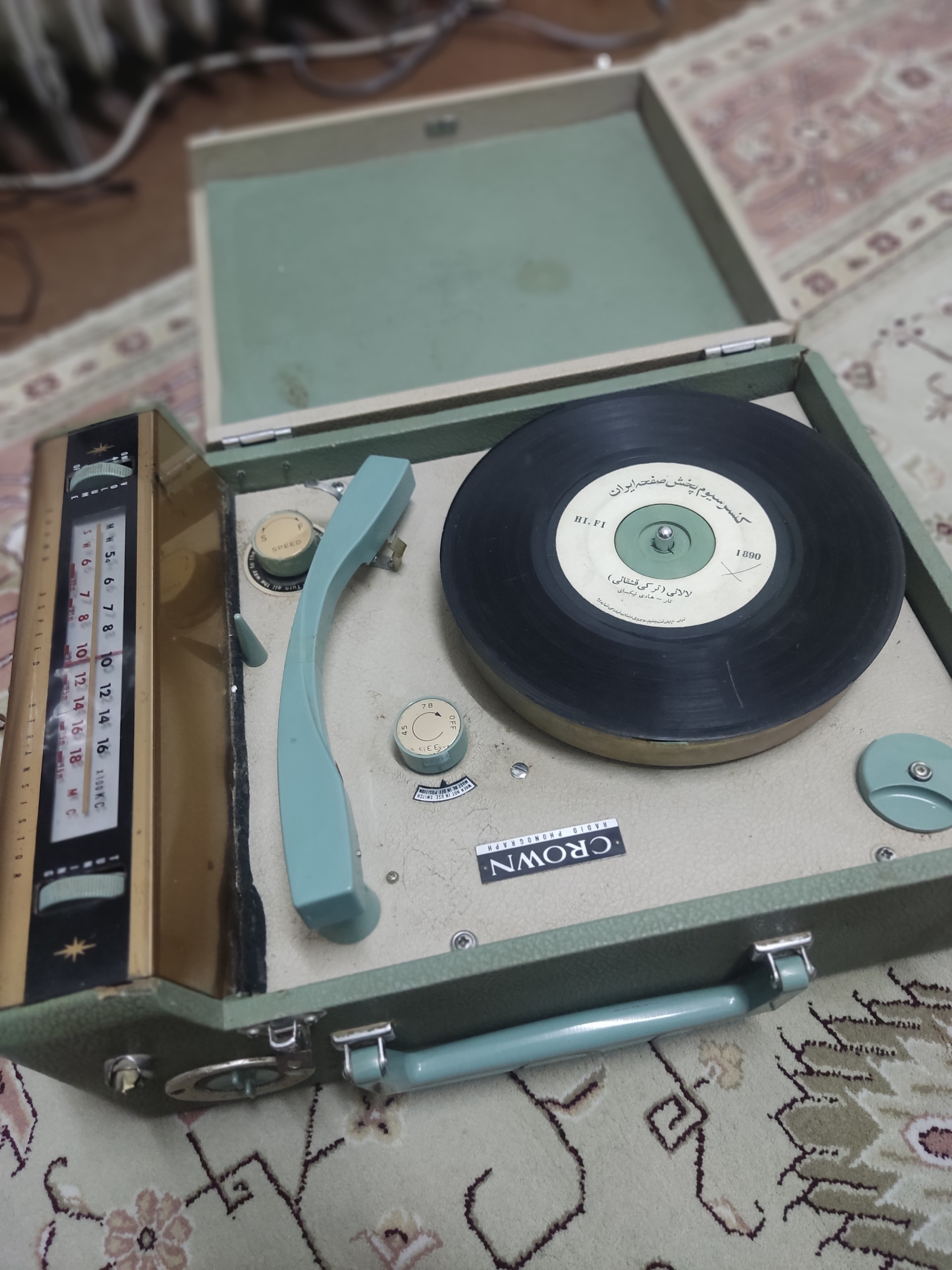گرامافون به همراه 60 عدد صفحه
