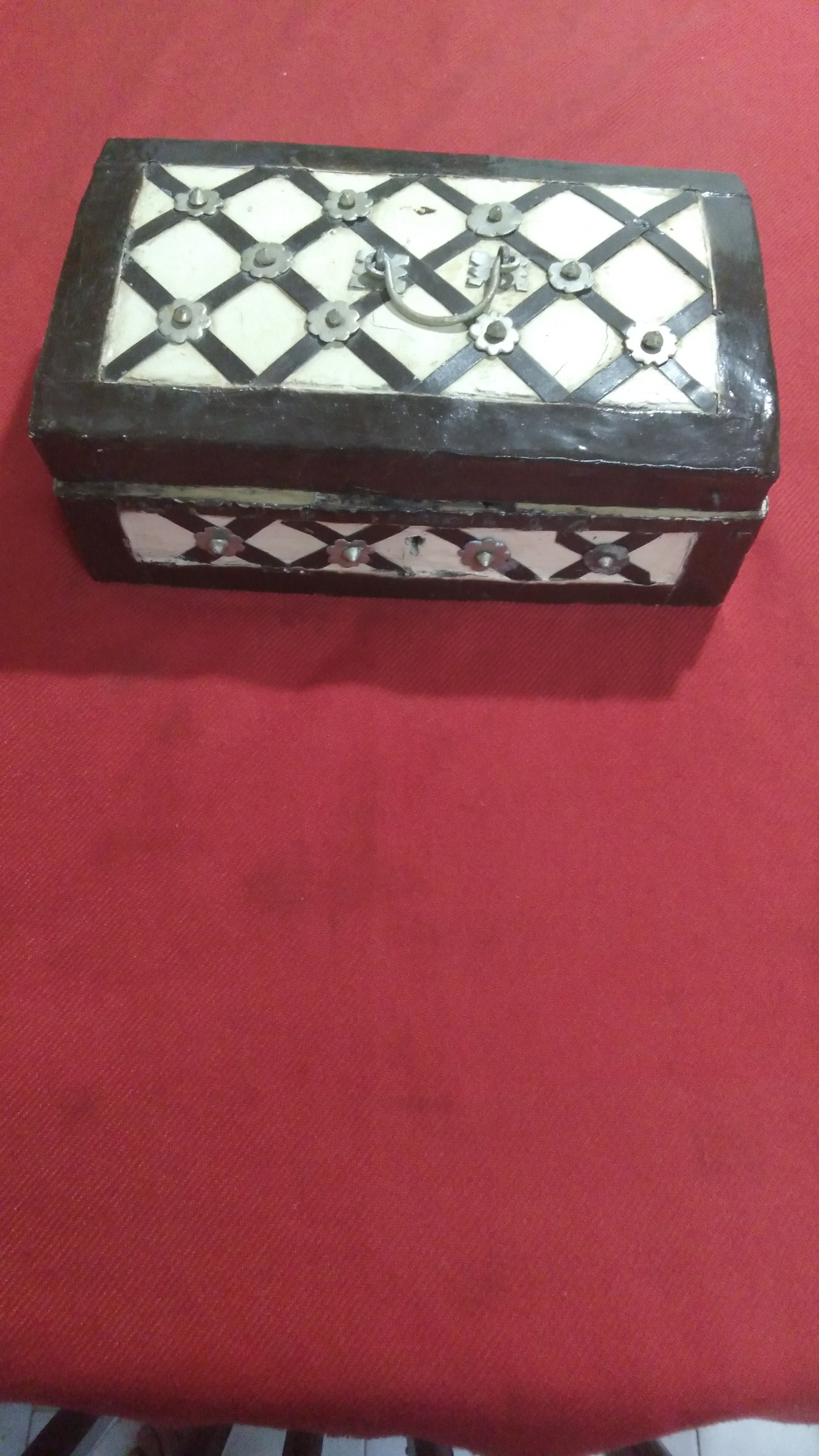 صندوقچه گل و میخ قاجاری