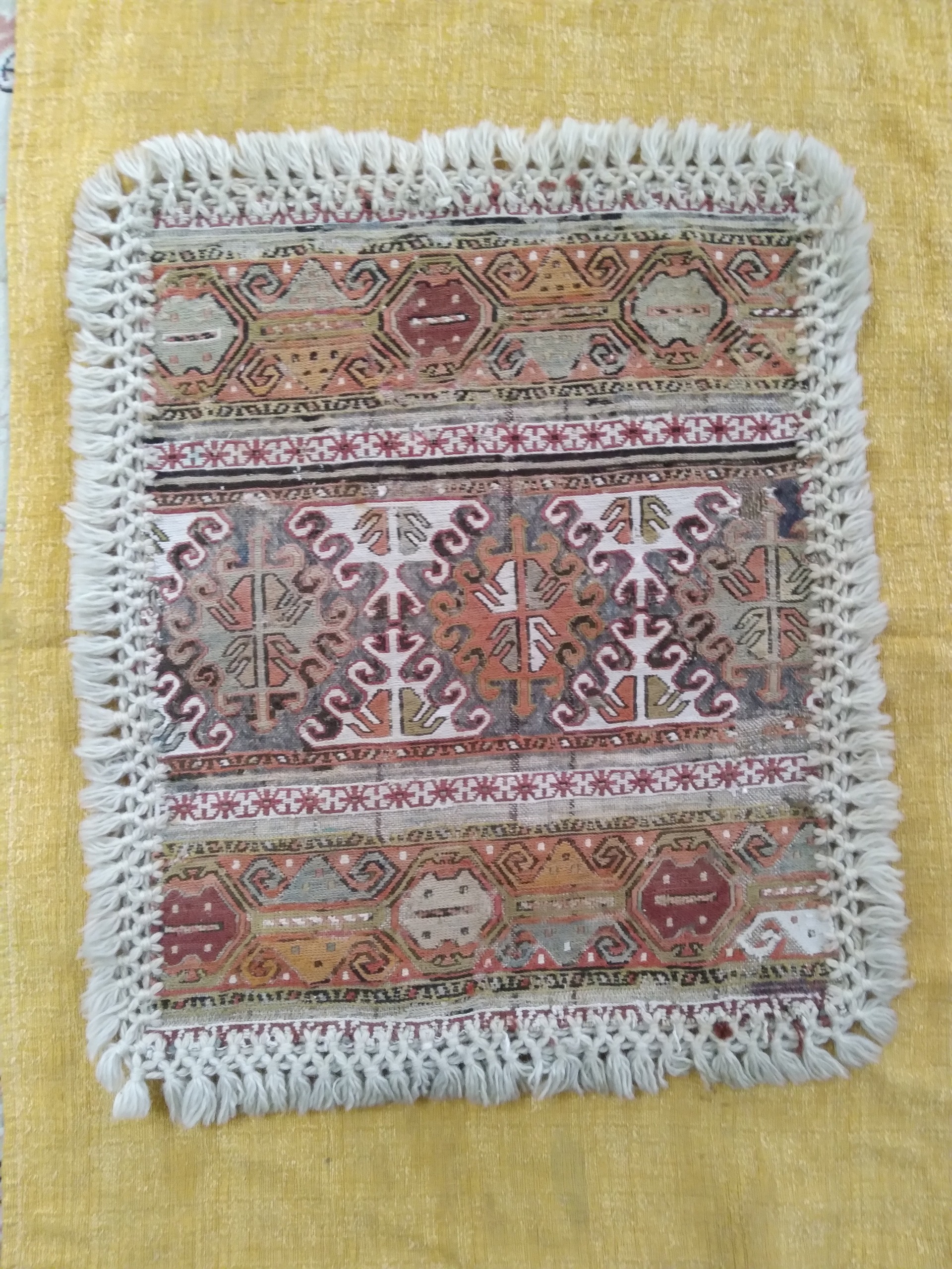 جاجیم رومیزی کهنه