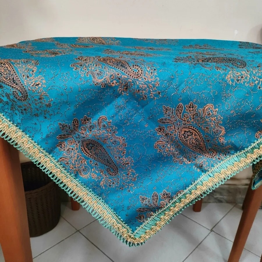 رومیزی ترمه آبی زرکوب دور حاشیه دوزی